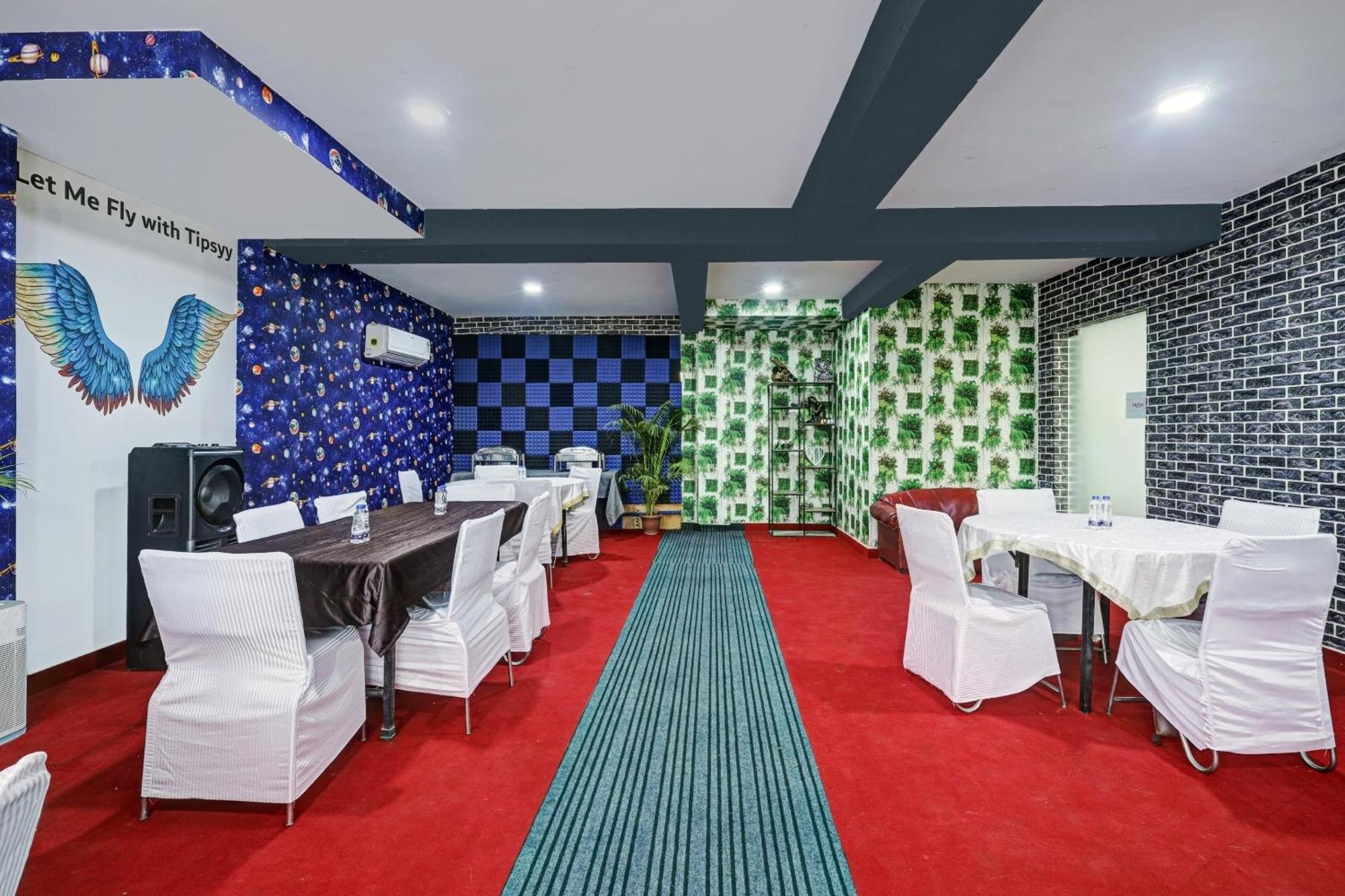 Super Townhouse Tipsyy Near Bestech Square Mall Hotel