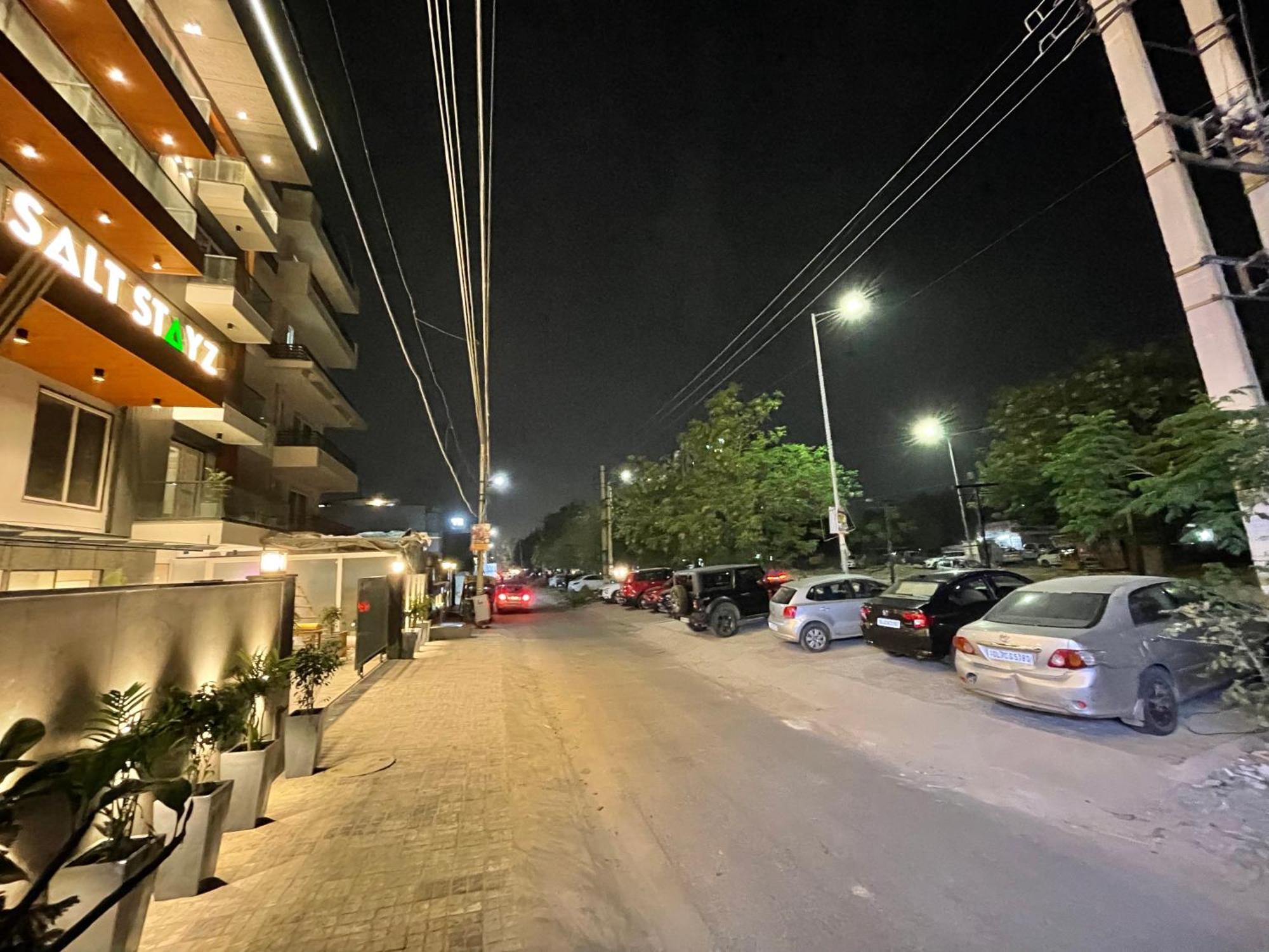 Hotel Saltstayz Premier - Near Golf Course Road & Sector 57 4*