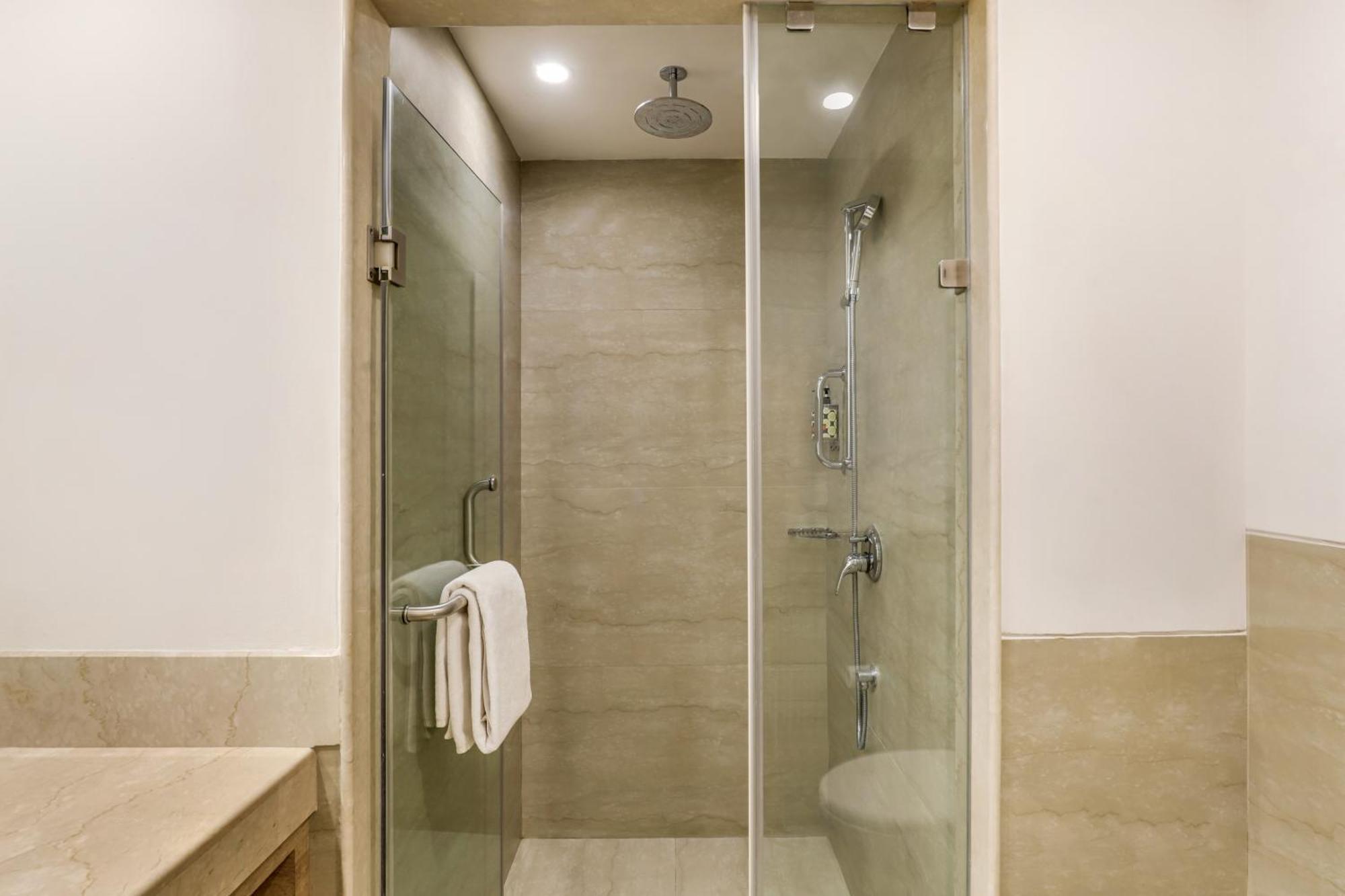 Lemon Tree Premier Center Hotel Gurgaon