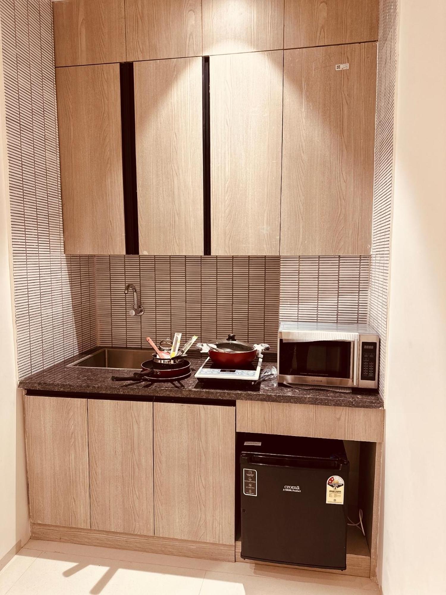 The Lodgers 2 Bhk Serviced Near Artemis Hospital Sector 57 - Nearest Metro Station Sector 54 Chowk