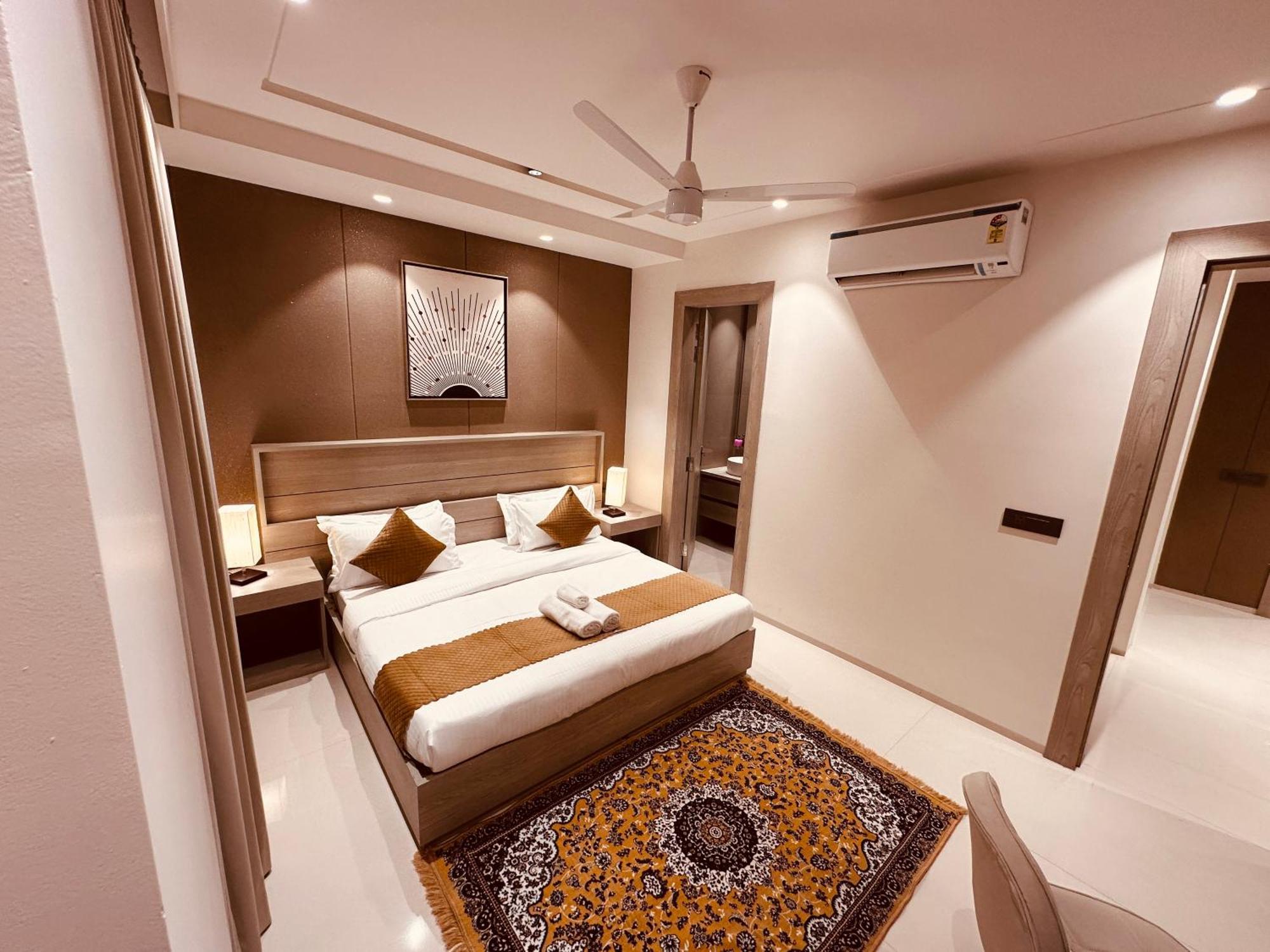 The Lodgers 2 Bhk Serviced Near Artemis Hospital Sector 57 - Nearest Metro Station Sector 54 Chowk