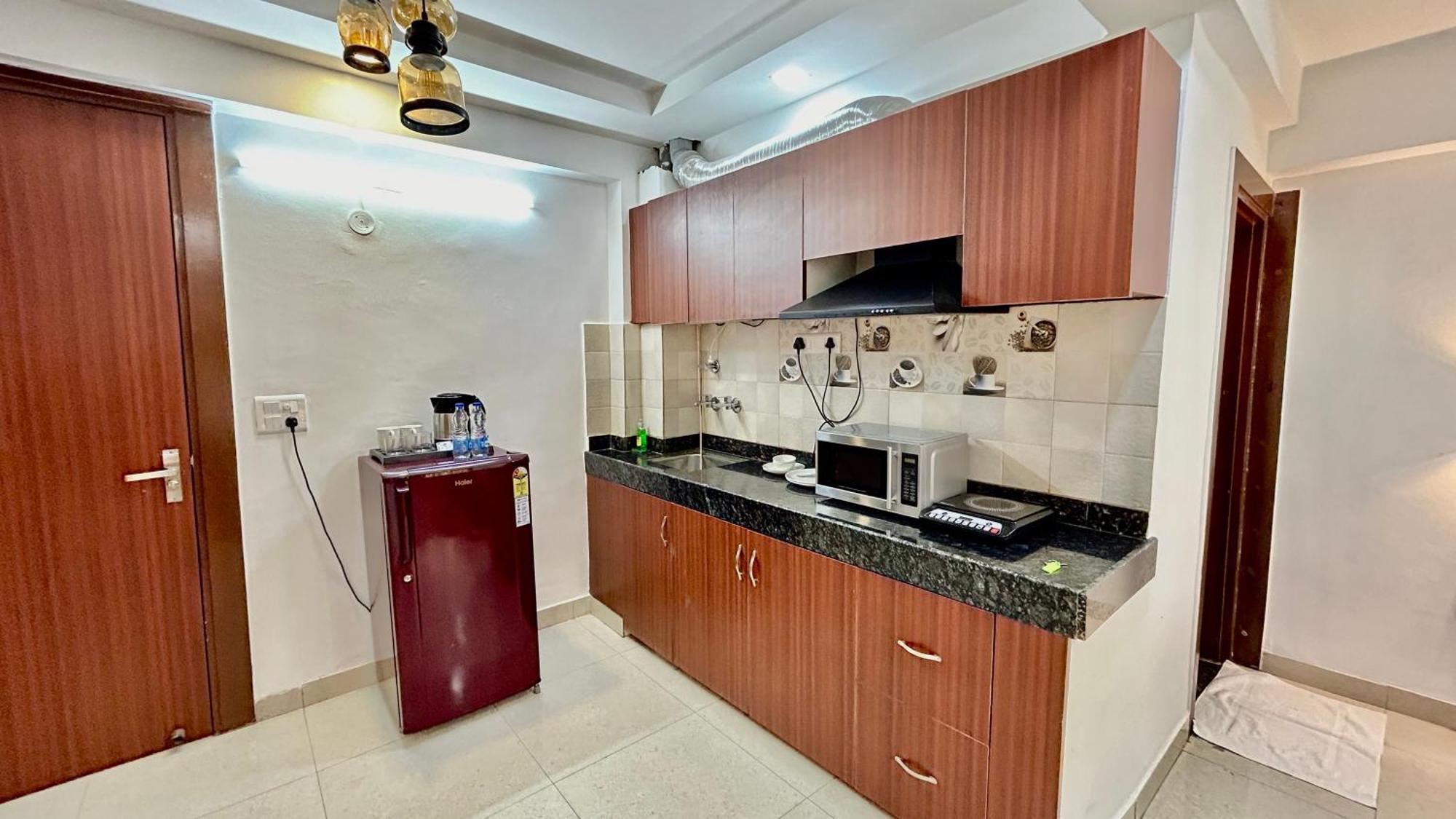 Aura Luxury I Couple Friendly I Near Golf Course Road, Sector 57, Hotel