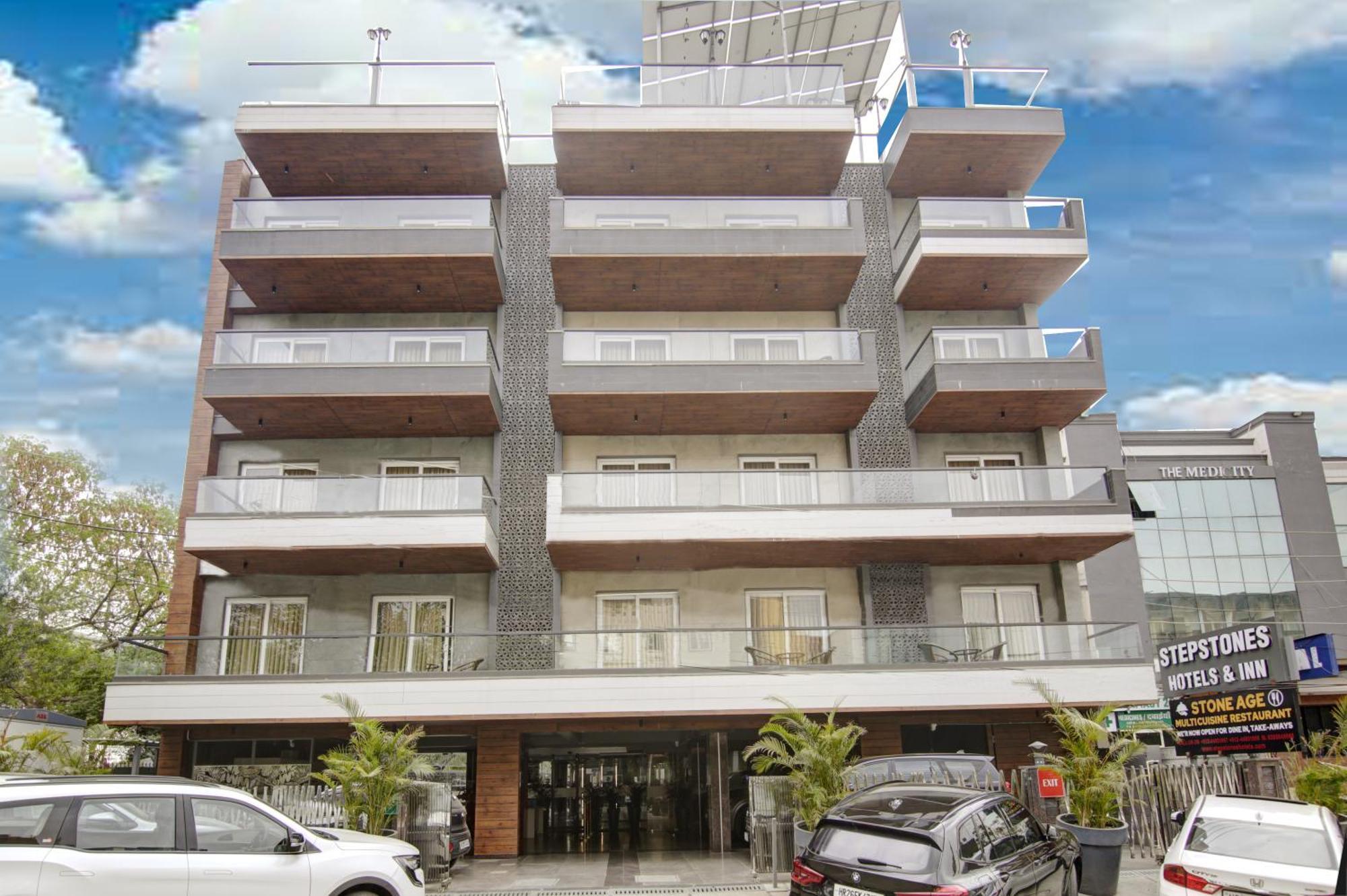 Stepstones And Inn-dlf Phase 3 Hotel