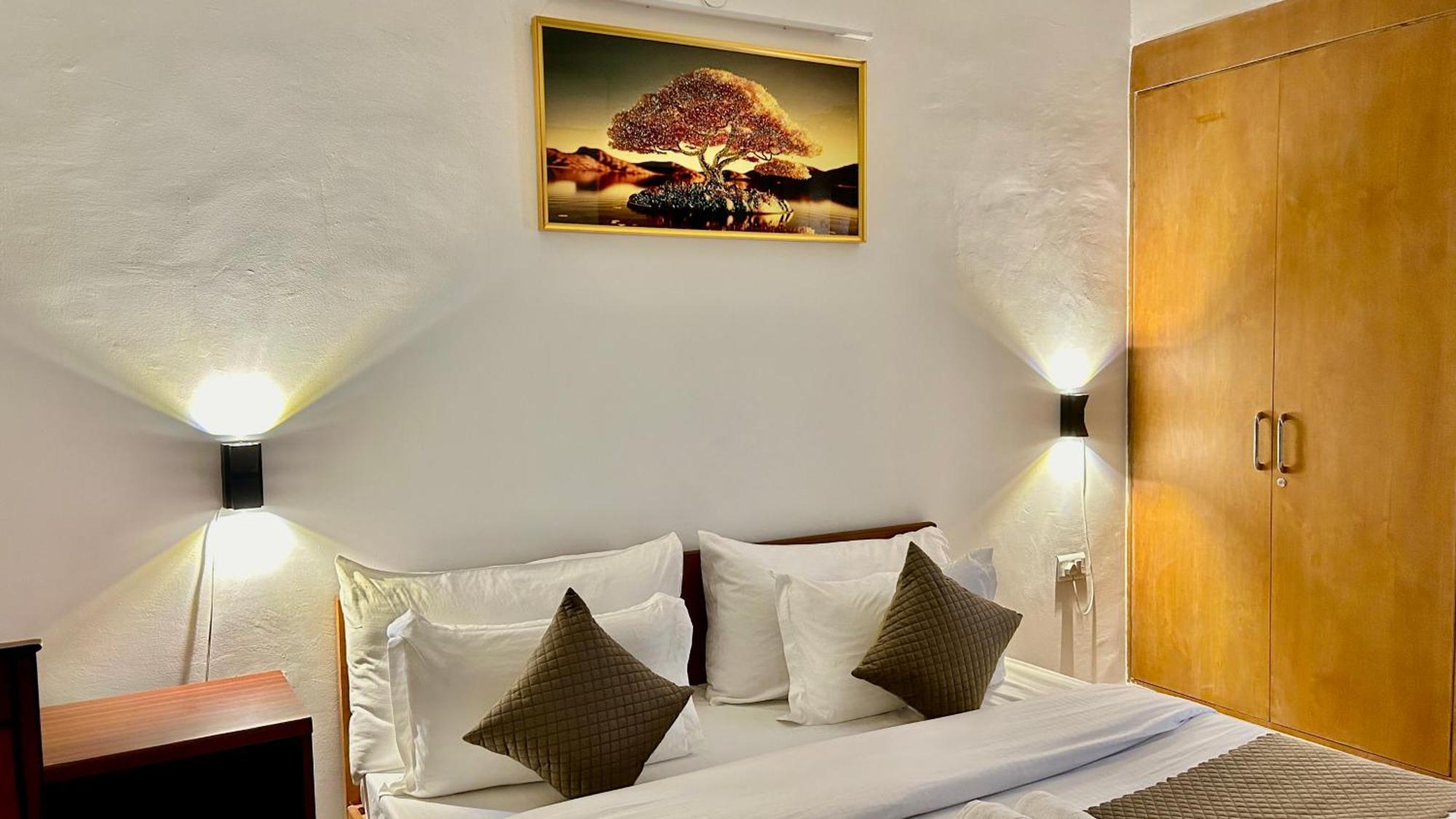 Hotel Aura Luxury I Couple Friendly I Near Golf Course Road, Sector 57, Gurgaon