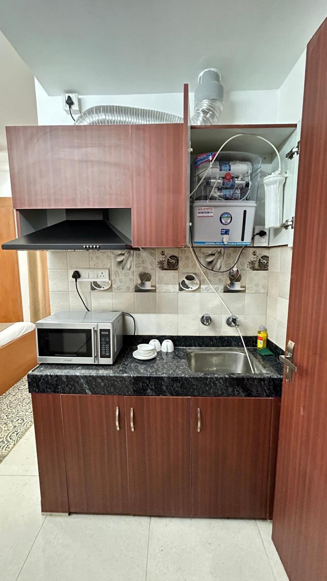Hotel Aura Luxury I Couple Friendly I Near Golf Course Road, Sector 57, Gurgaon