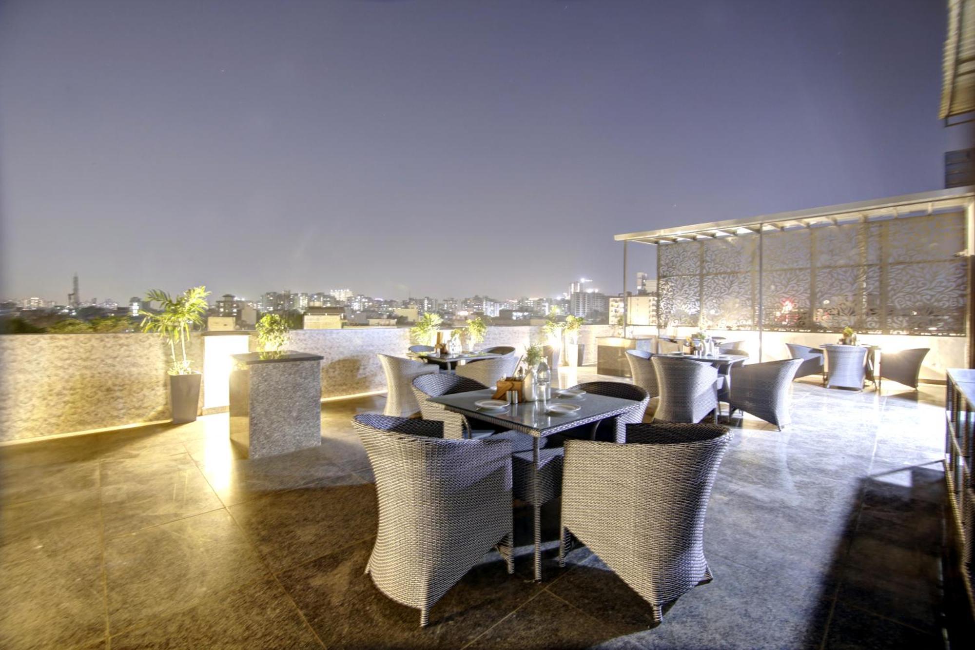 Saltstayz Premier - Near Golf Course Road & Sector 57 Hotel 4*