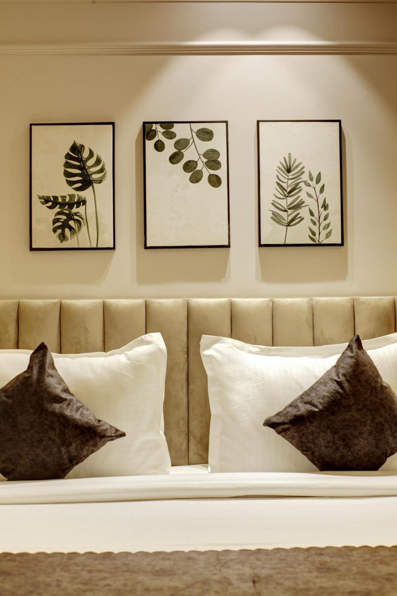 Saltstayz Premier - Near Golf Course Road & Sector 57 Gurgaon