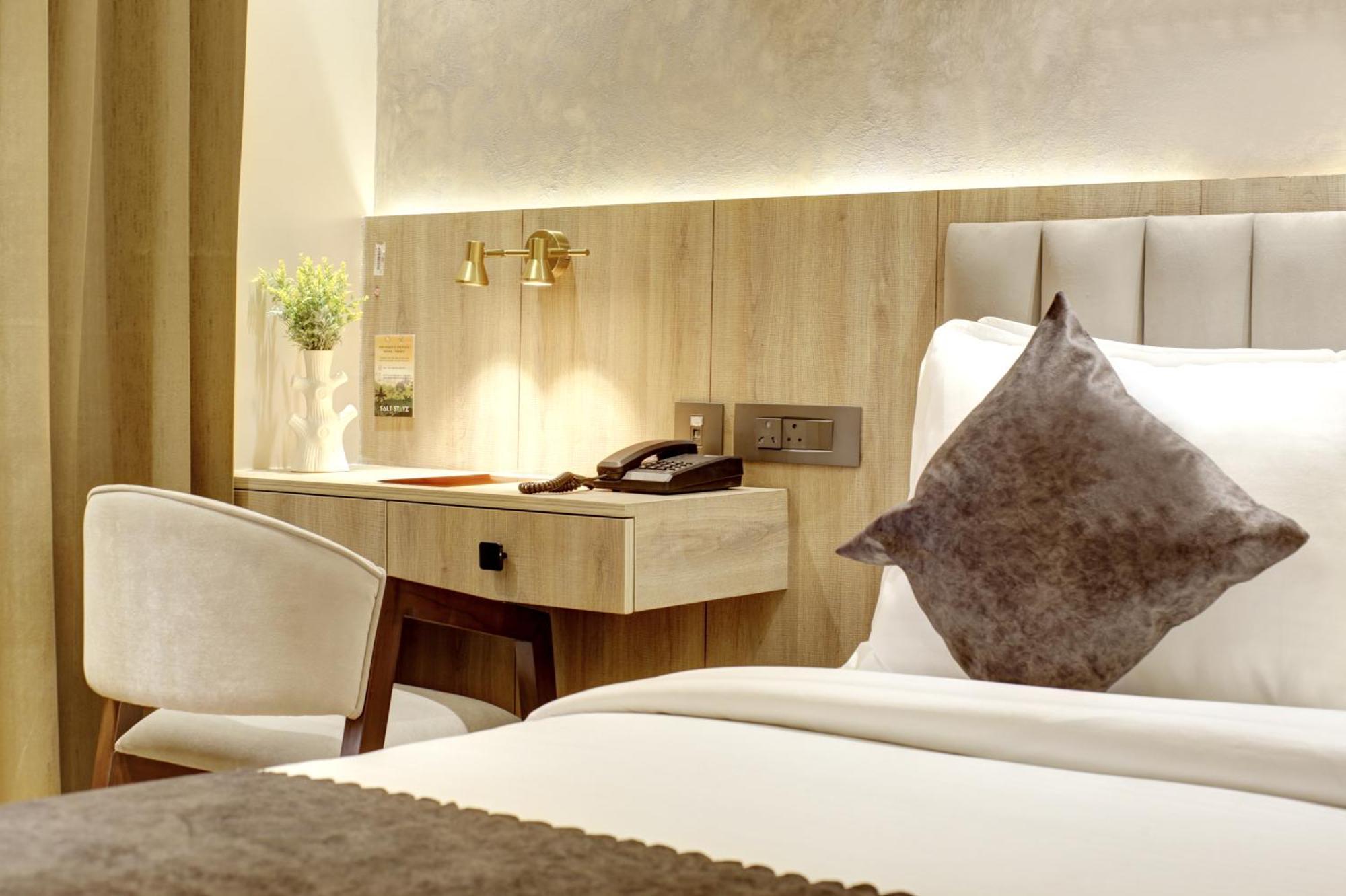 Hotel Saltstayz Premier - Near Golf Course Road & Sector 57 4*