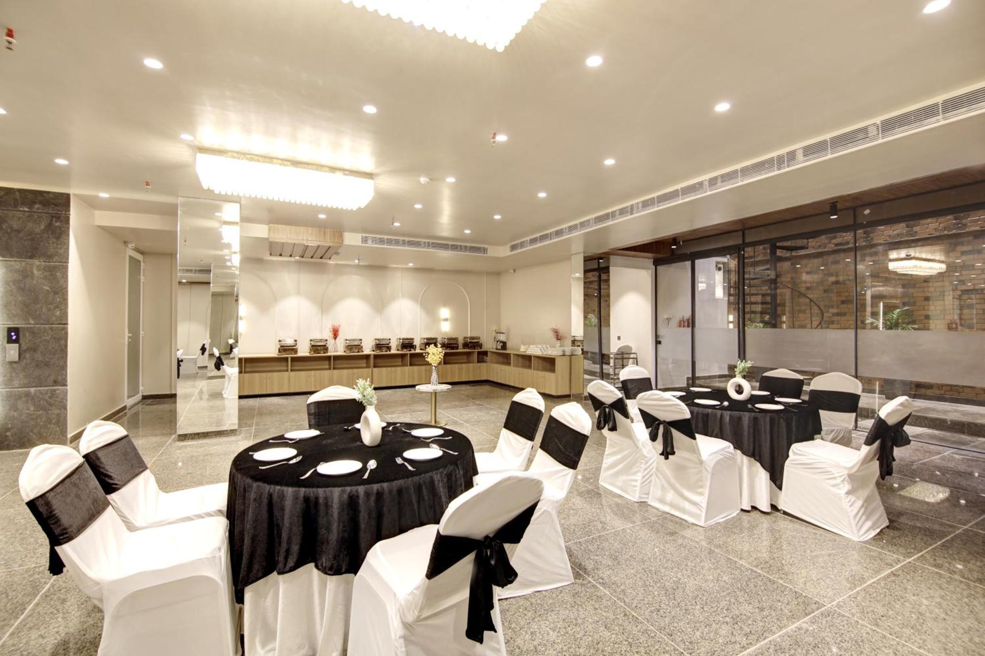 Hotel Saltstayz Premier - Near Golf Course Road & Sector 57 Gurgaon