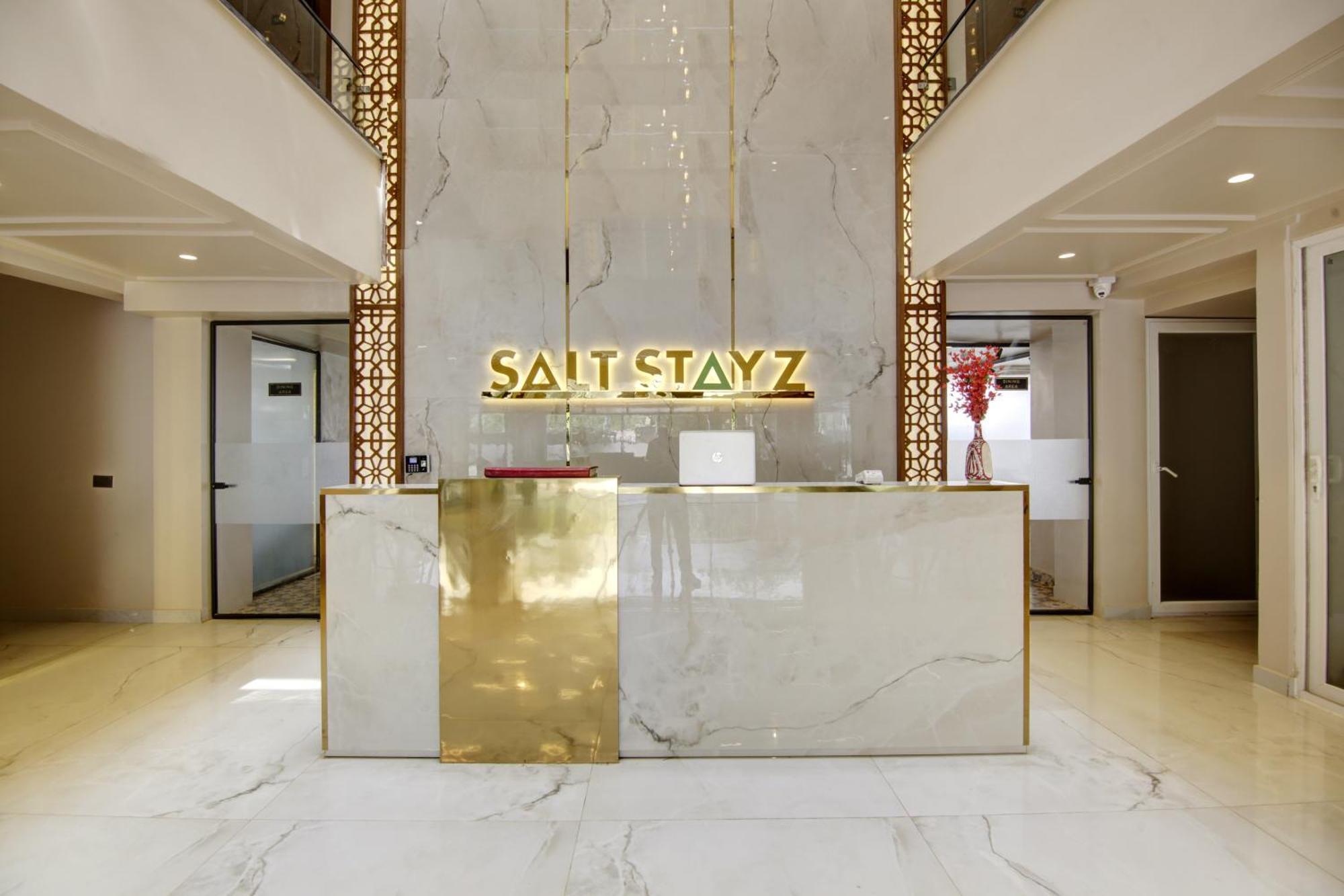 Saltstayz Premier - Near Golf Course Road & Sector 57 Hotel