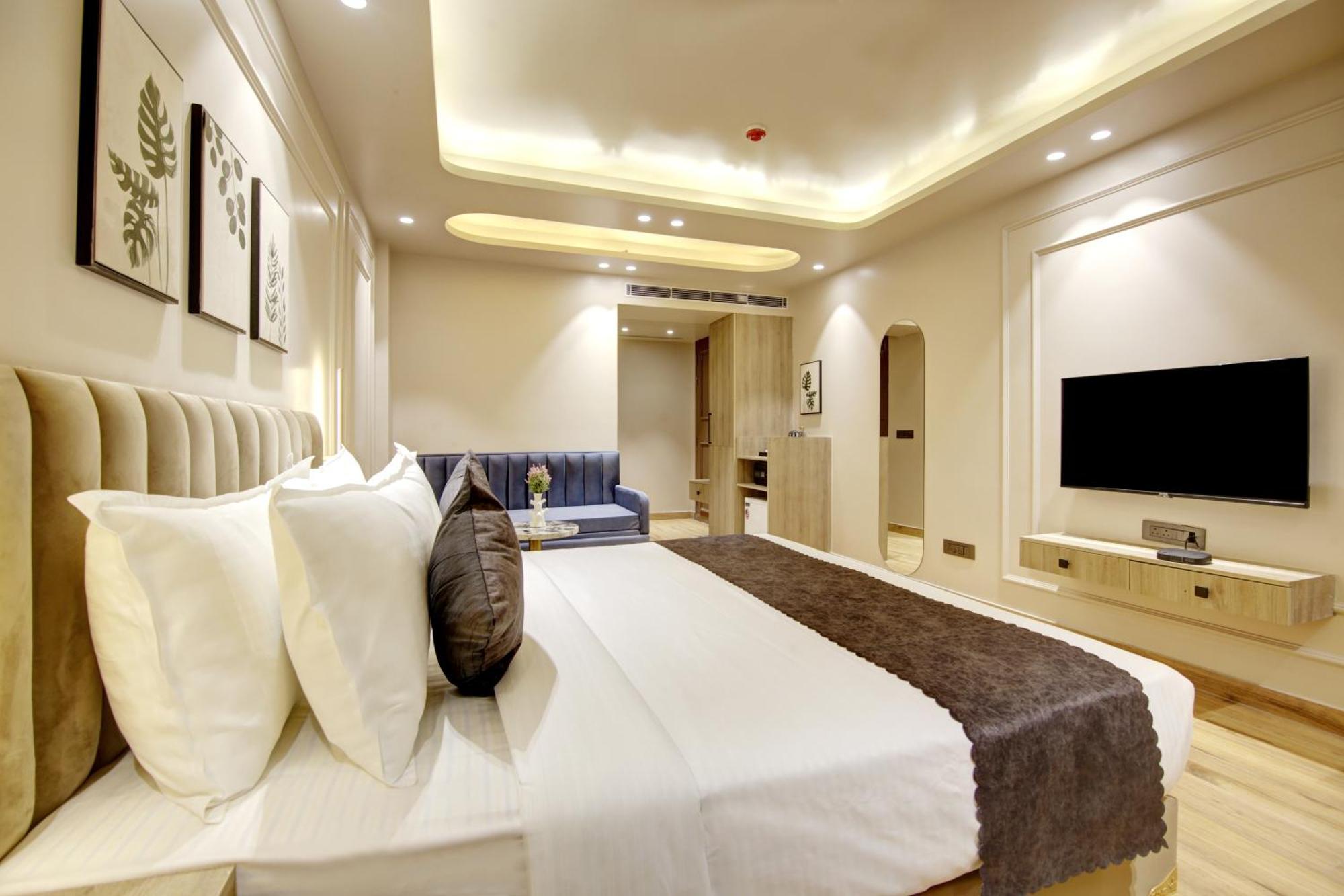 Saltstayz Premier - Near Golf Course Road & Sector 57