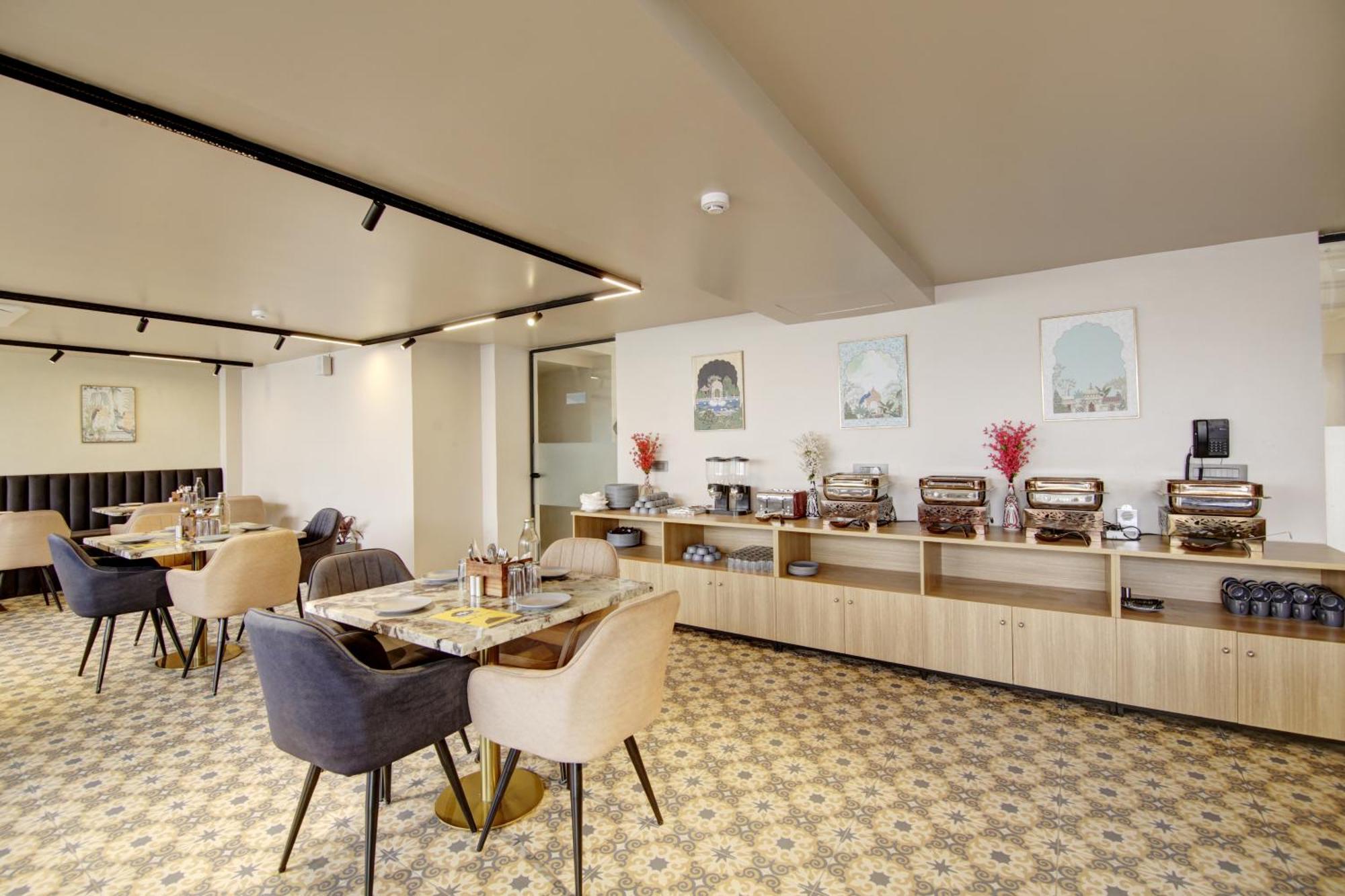 Hotel Saltstayz Premier - Near Golf Course Road & Sector 57