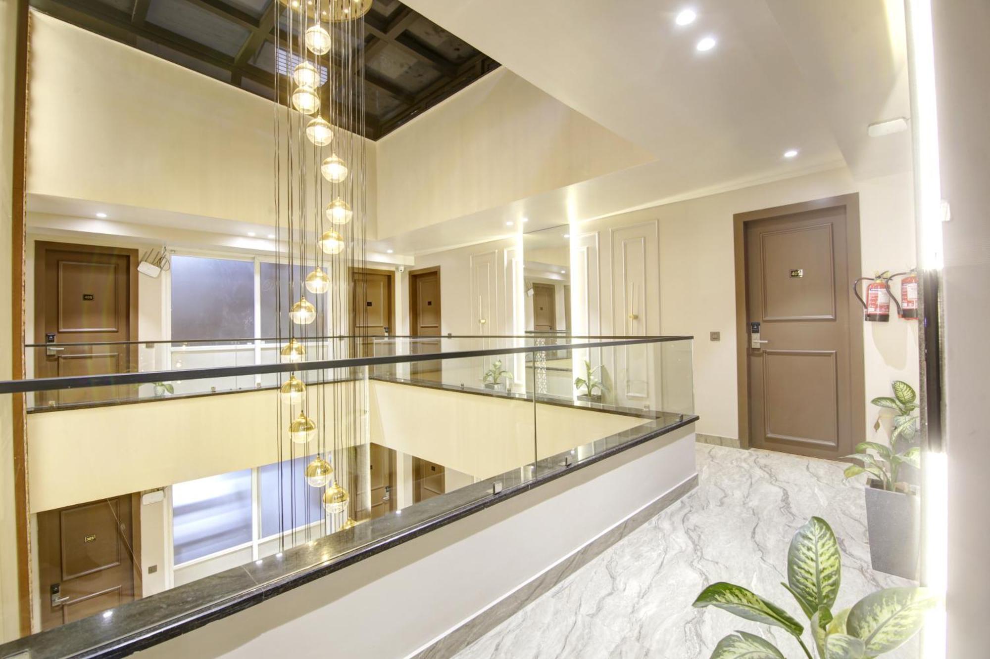 Saltstayz Premier - Near Golf Course Road & Sector 57 Gurgaon