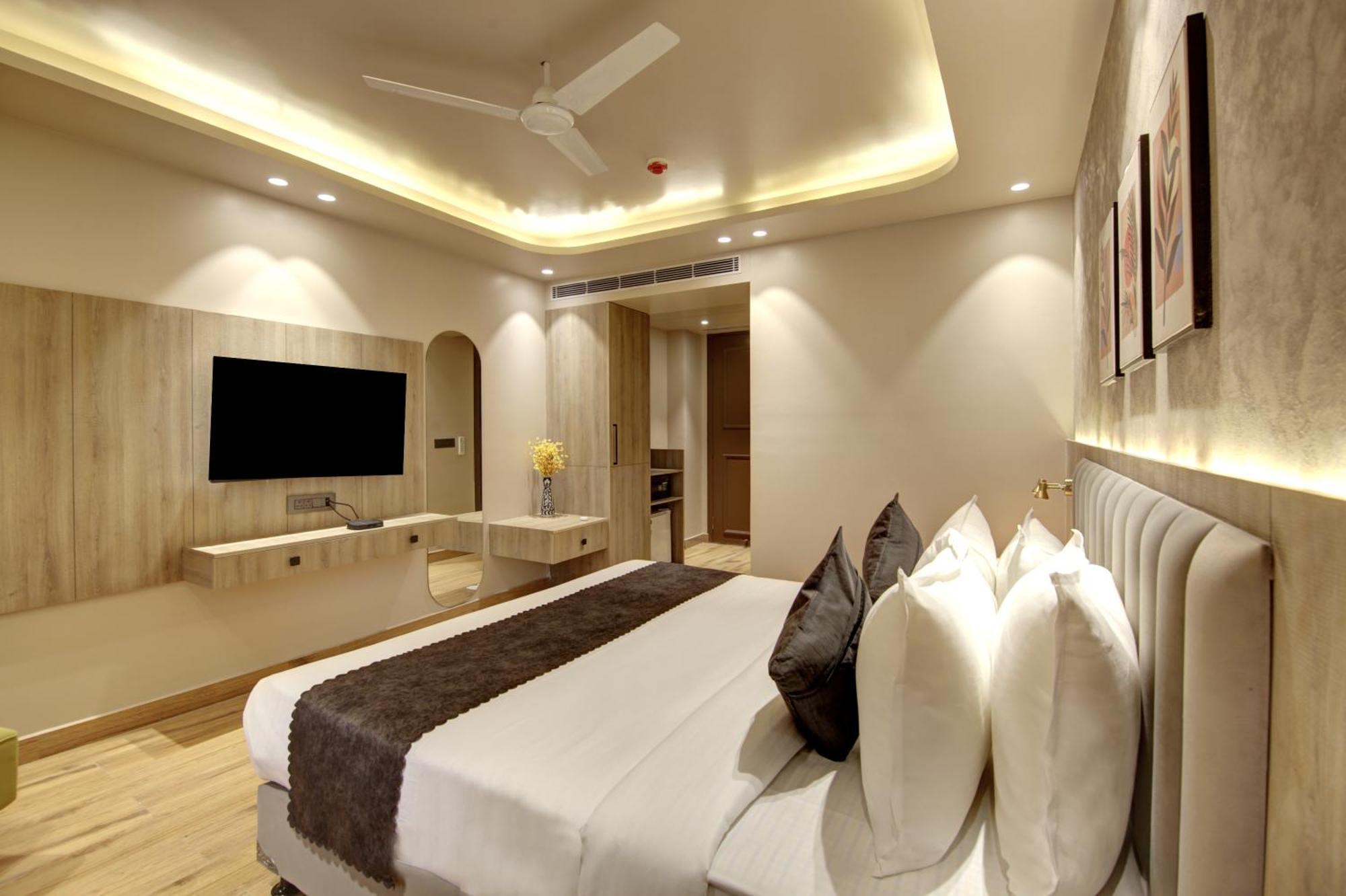 Saltstayz Premier - Near Golf Course Road & Sector 57 4*