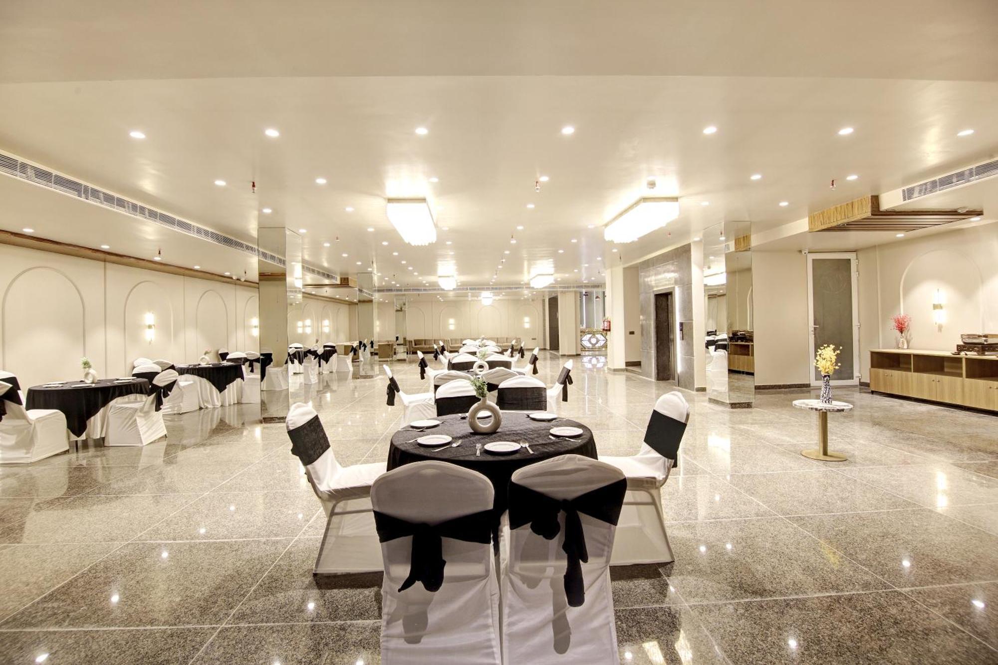 Saltstayz Premier - Near Golf Course Road & Sector 57 4* Gurgaon