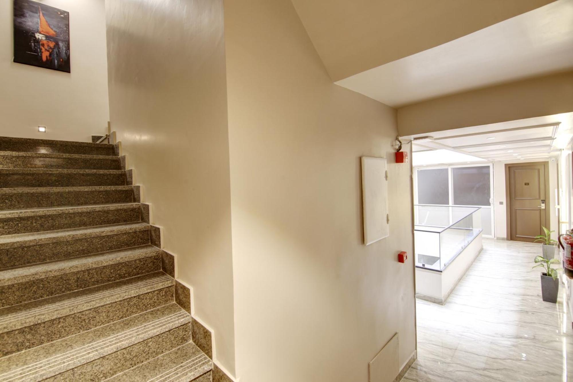 Saltstayz Premier - Near Golf Course Road & Sector 57 4*