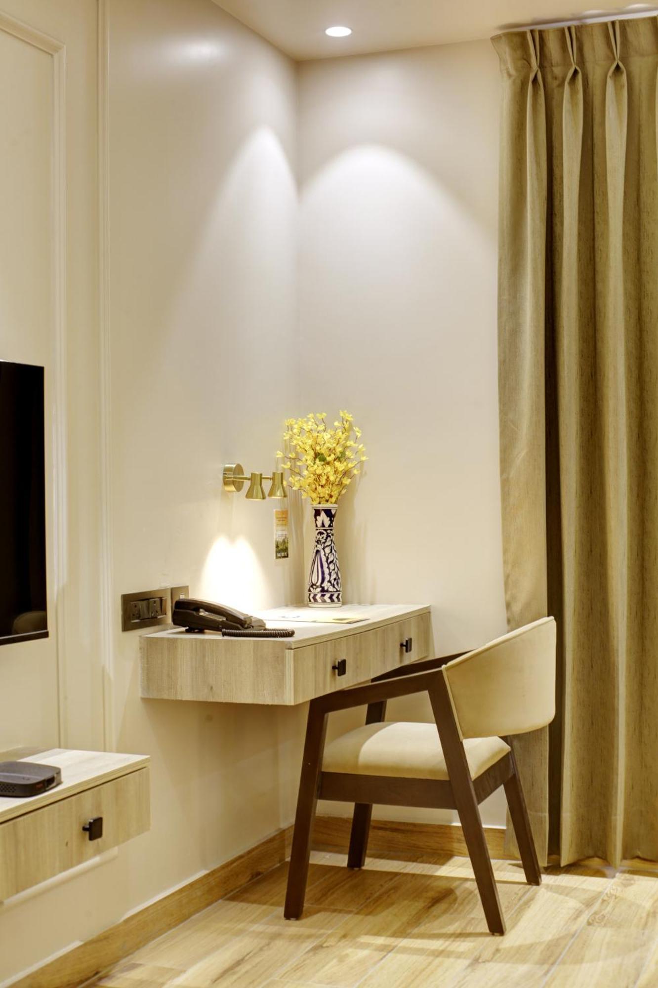 Saltstayz Premier - Near Golf Course Road & Sector 57 Hotel 4*