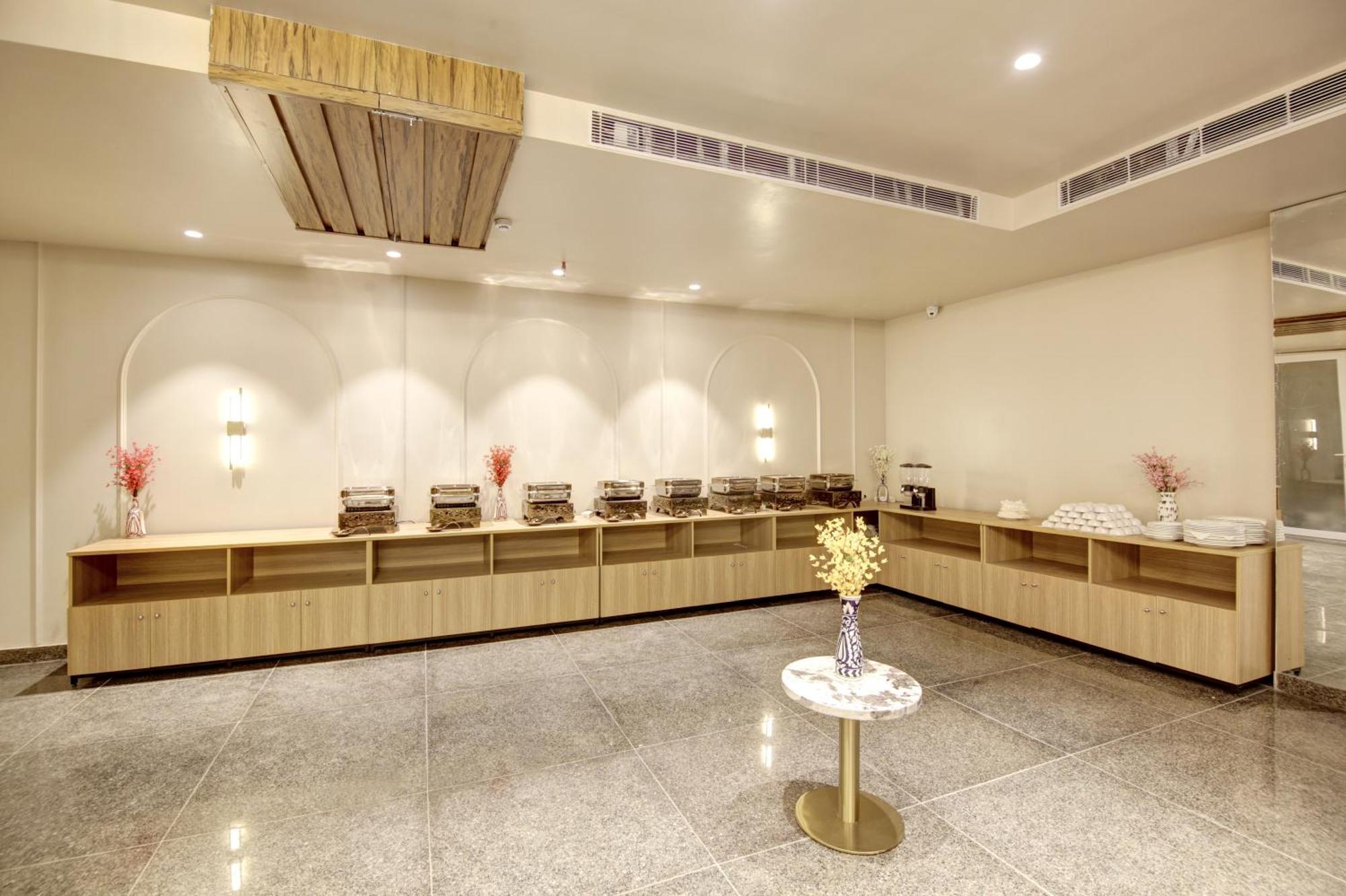Hotel Saltstayz Premier - Near Golf Course Road & Sector 57 Gurgaon