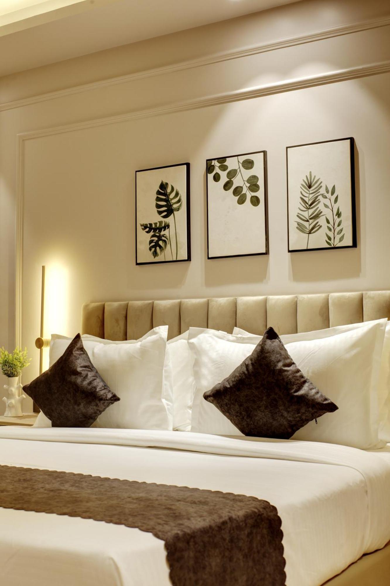 Saltstayz Premier - Near Golf Course Road & Sector 57 Gurgaon