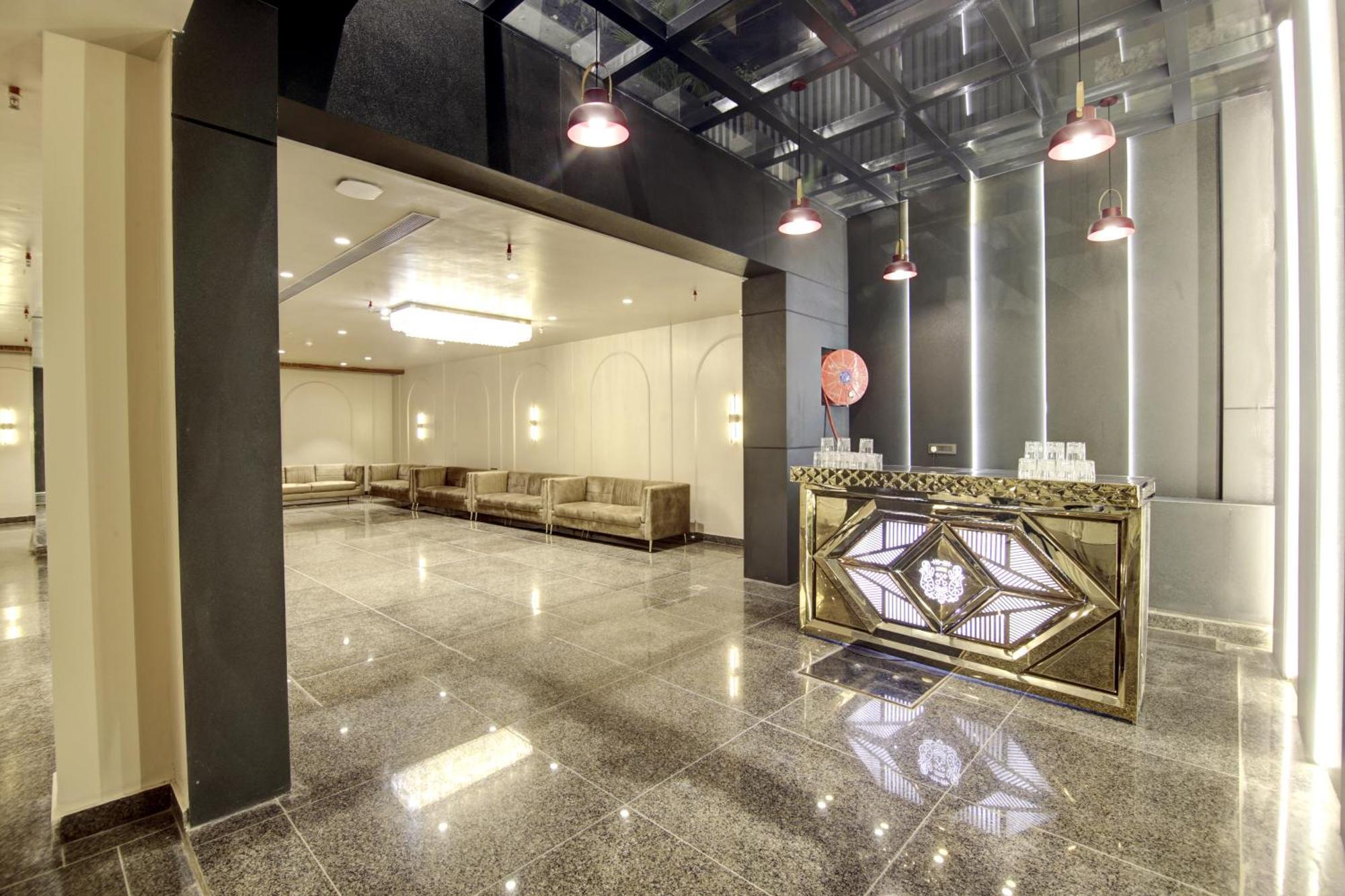 Hotel Saltstayz Premier - Near Golf Course Road & Sector 57 4*