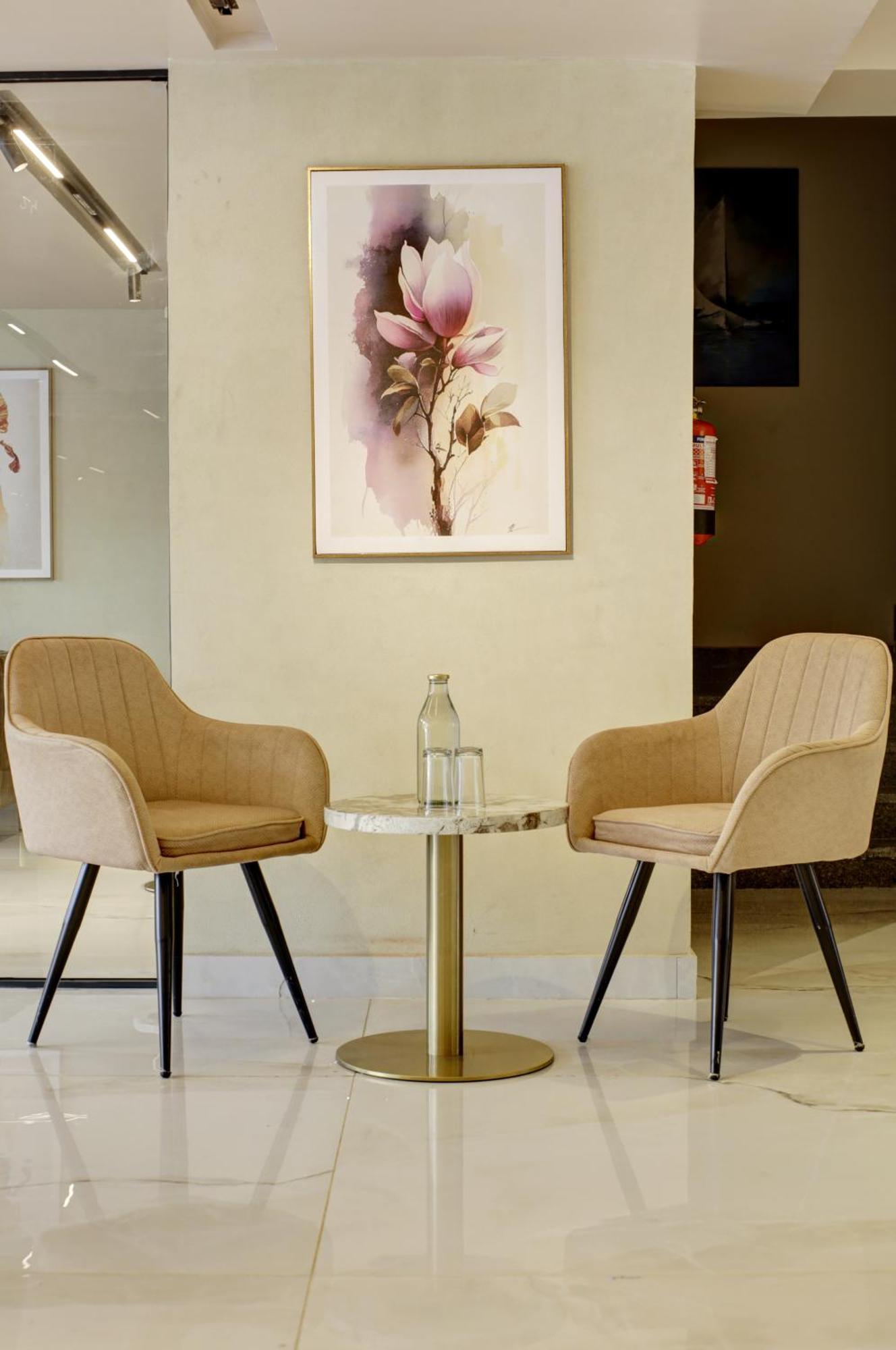 Saltstayz Premier - Near Golf Course Road & Sector 57
