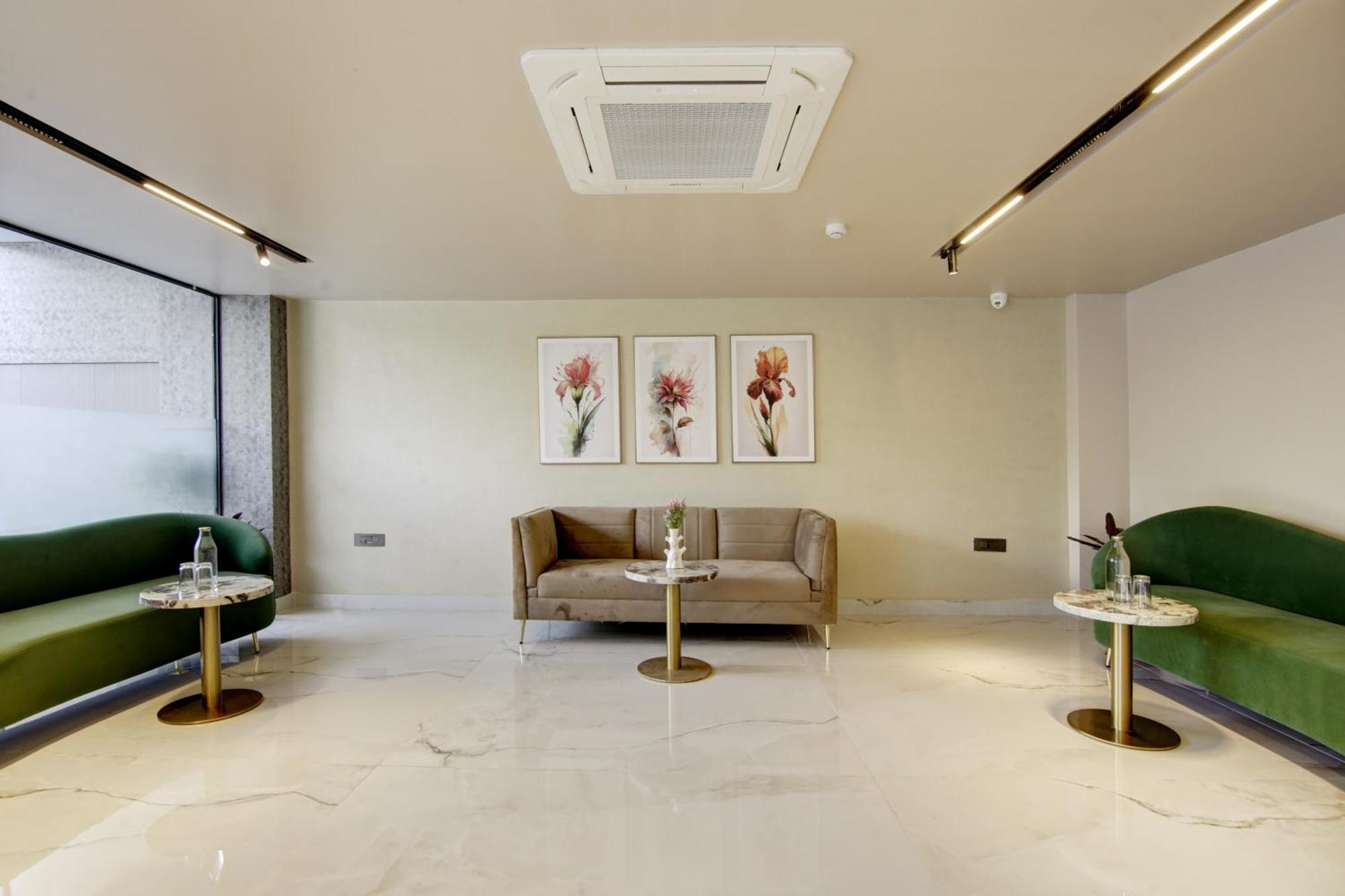 Saltstayz Premier - Near Golf Course Road & Sector 57 4*