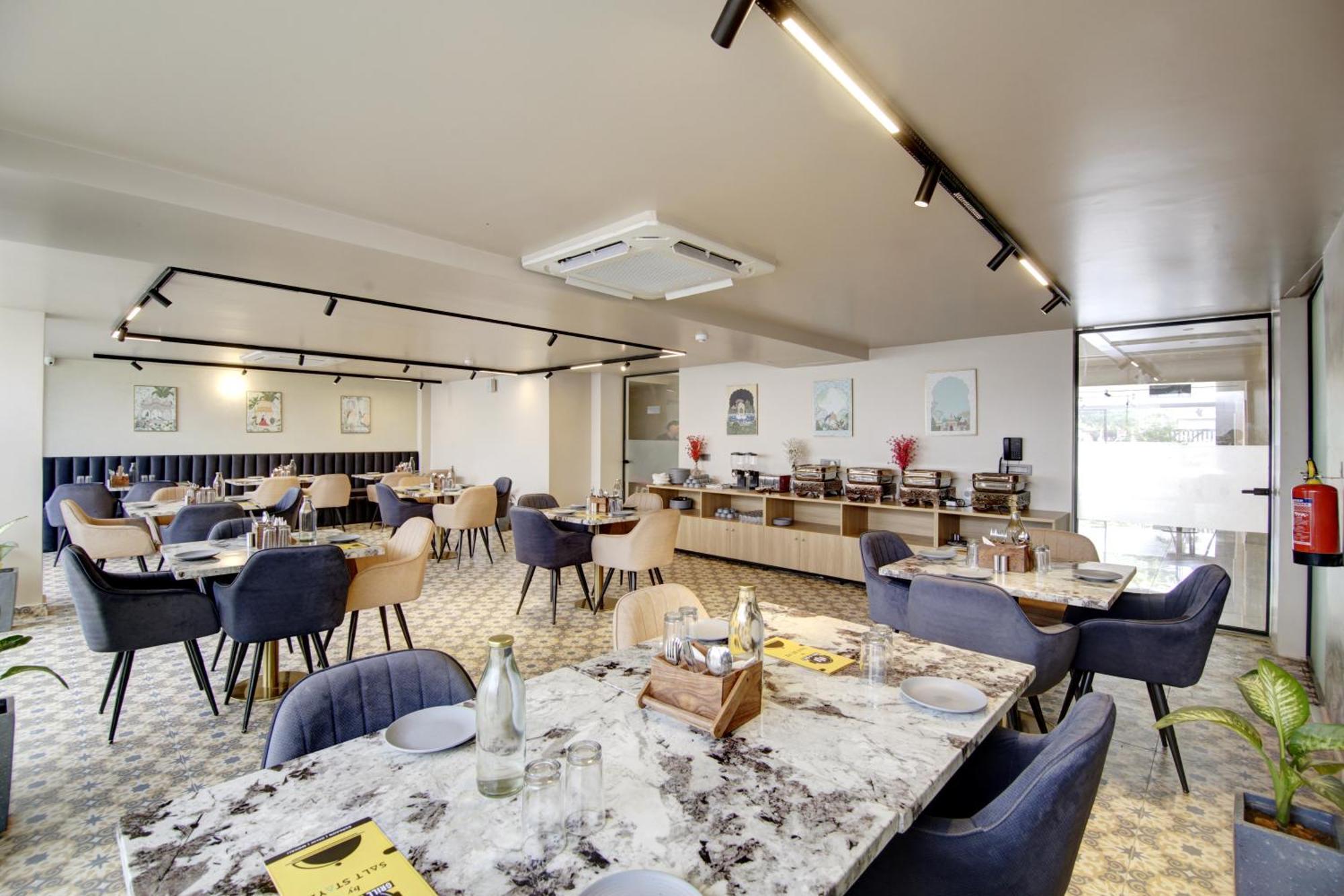 Saltstayz Premier - Near Golf Course Road & Sector 57 Hotel