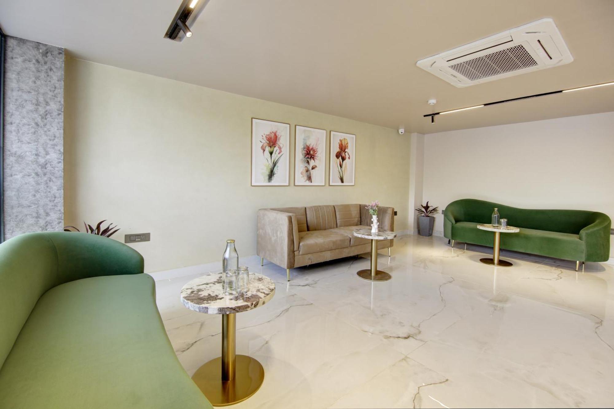 Saltstayz Premier - Near Golf Course Road & Sector 57