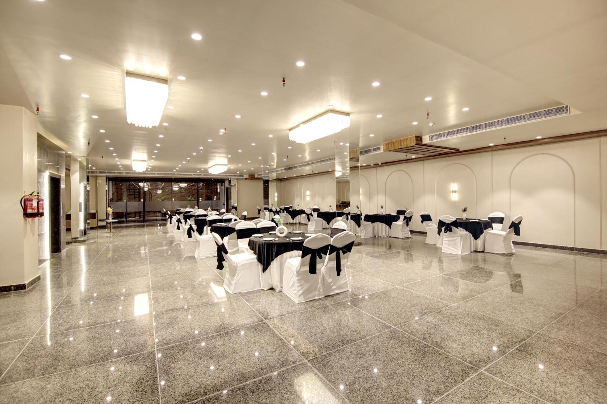 Saltstayz Premier - Near Golf Course Road & Sector 57 Hotel 4*