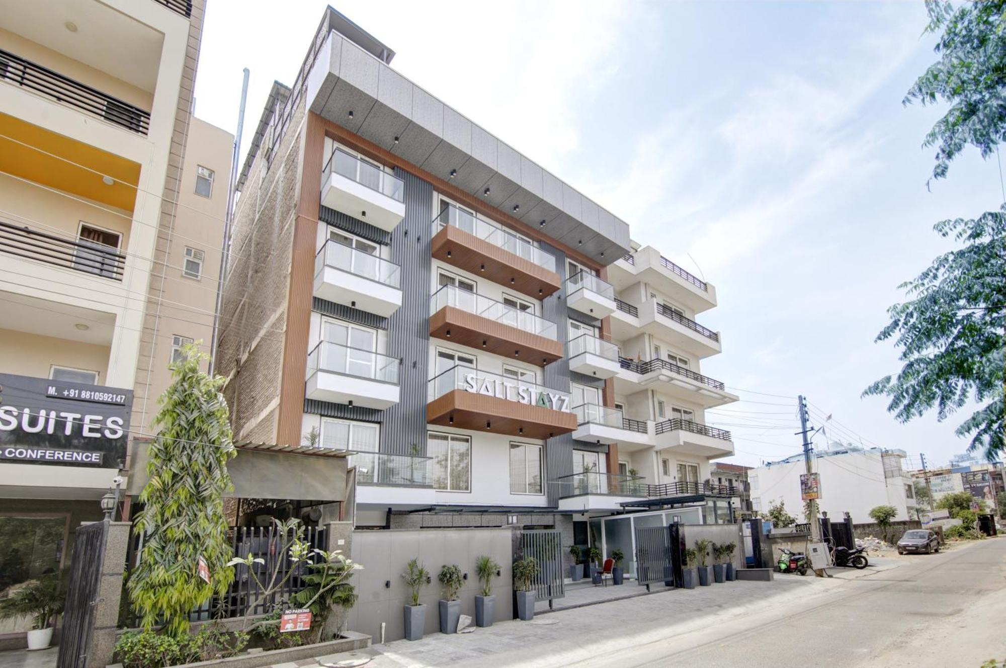 Saltstayz Premier - Near Golf Course Road & Sector 57 4*