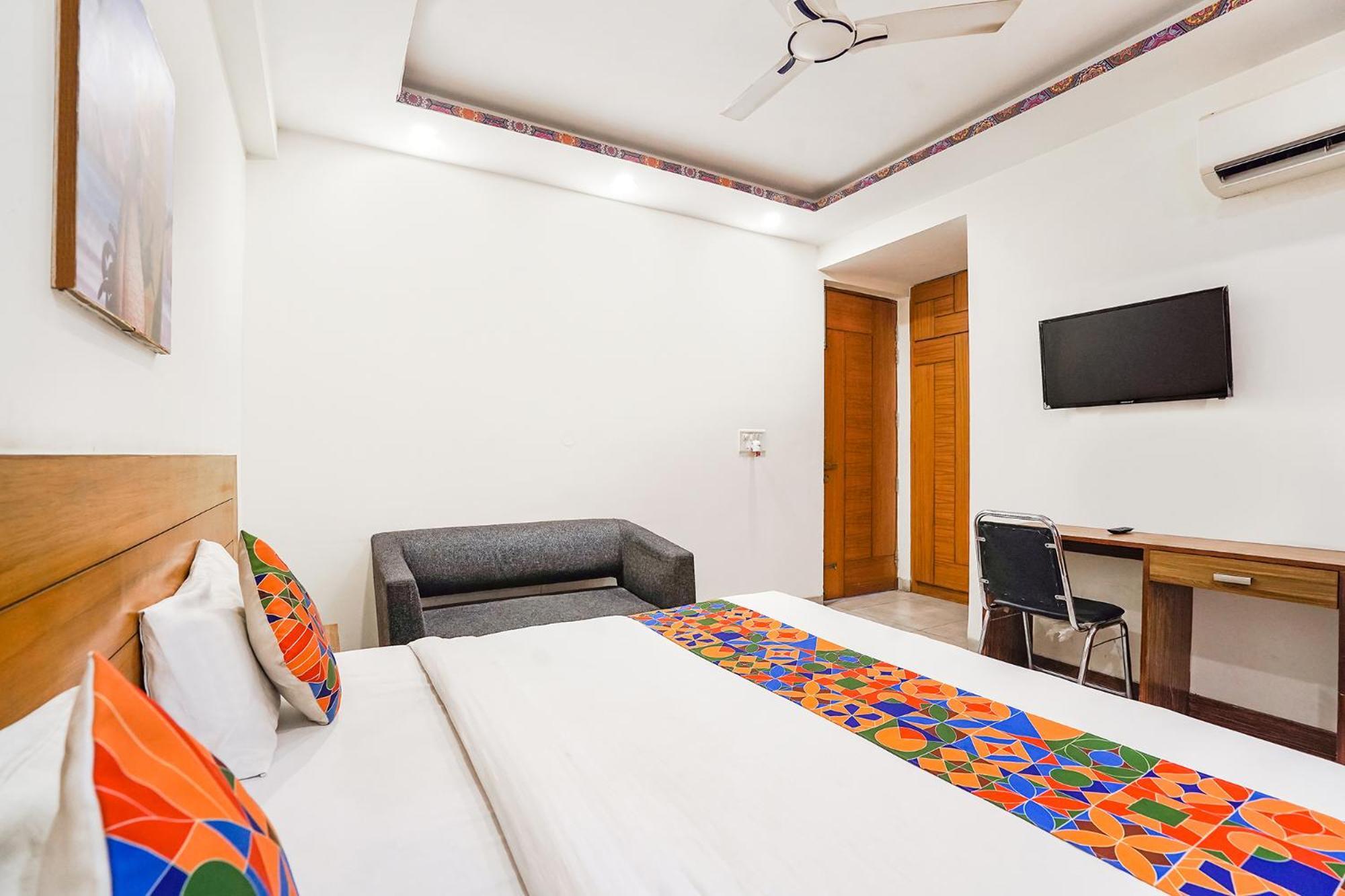 Hotel Fabhotel Emoji 3*