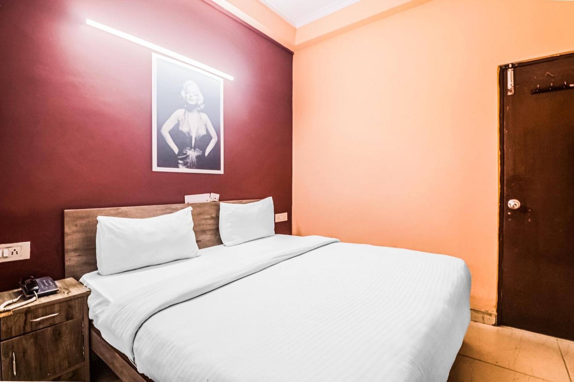 Hotel O Avni Residency