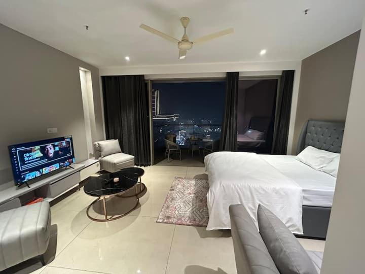 The Trenzy Elegant * Gurgaon