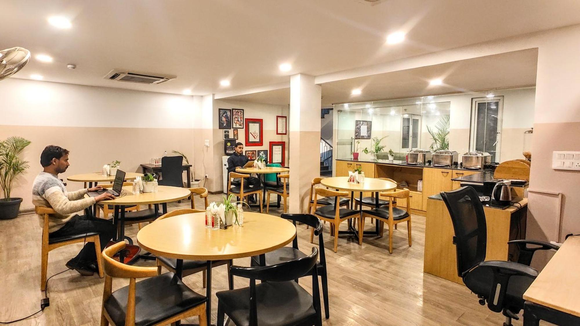 Mavens White Artemis Hospital Road Sector 52 3* Gurgaon