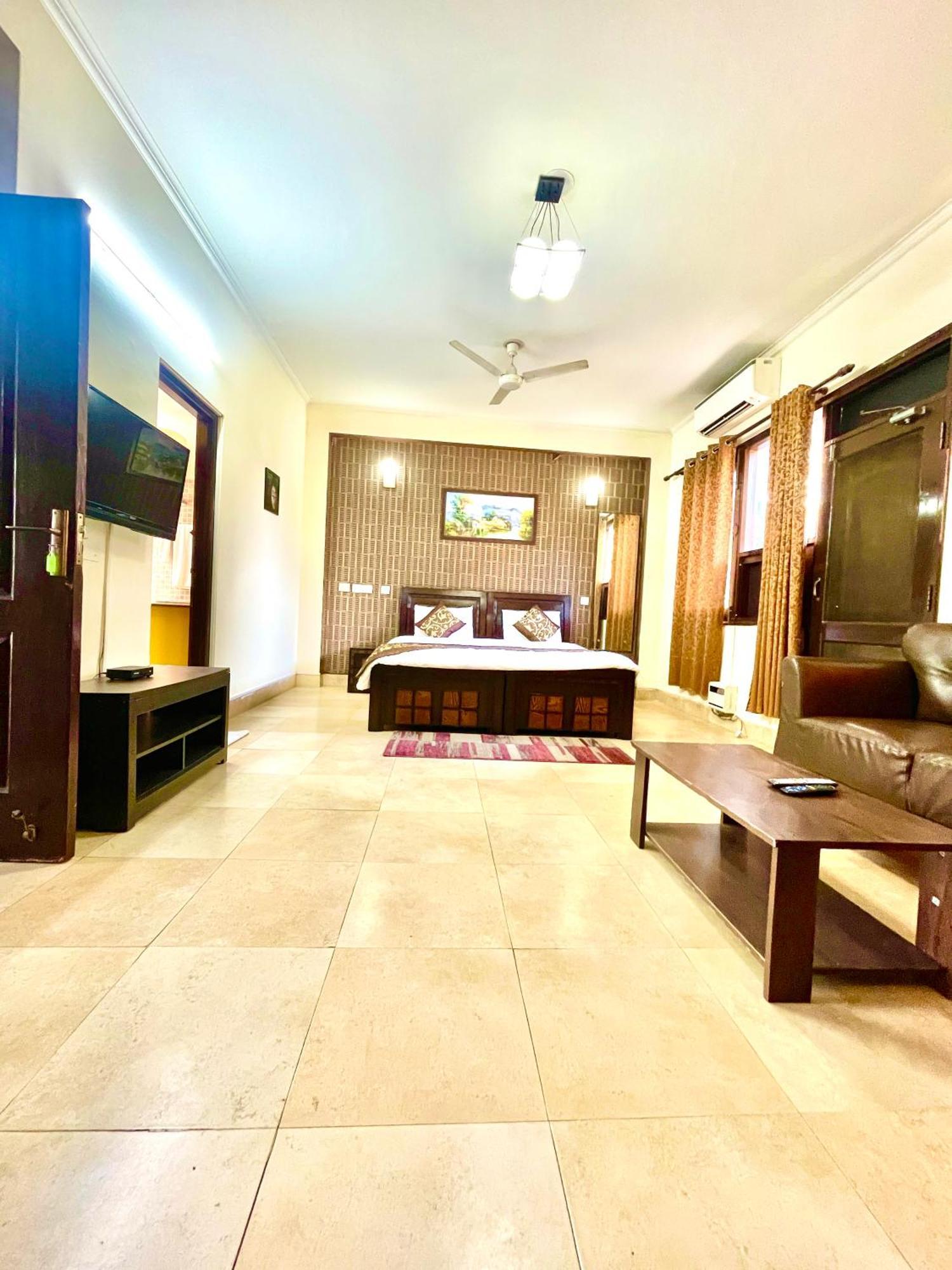 Hotel Serviced Near Fortis Hospital