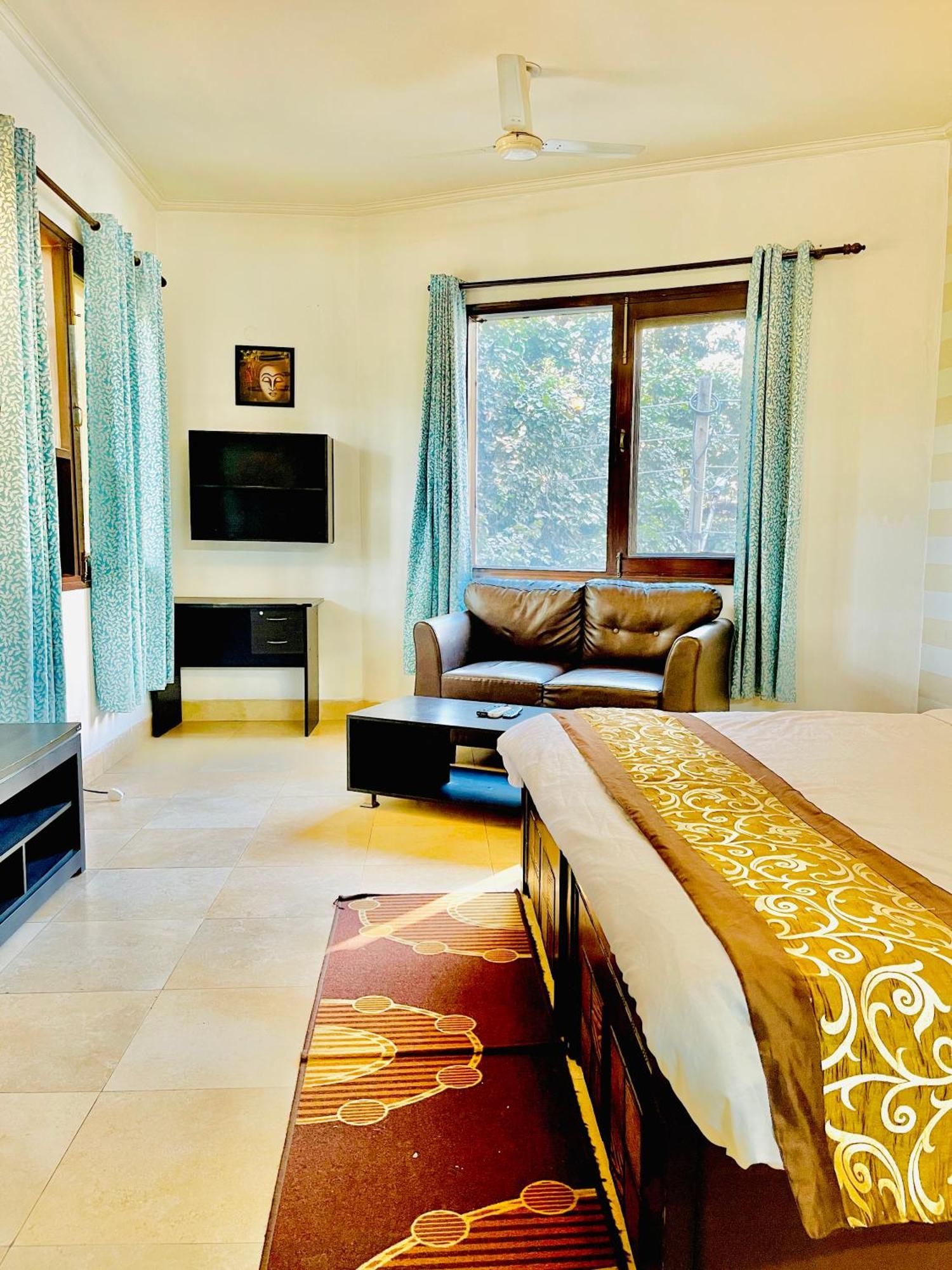 Hotel Serviced Near Fortis Hospital