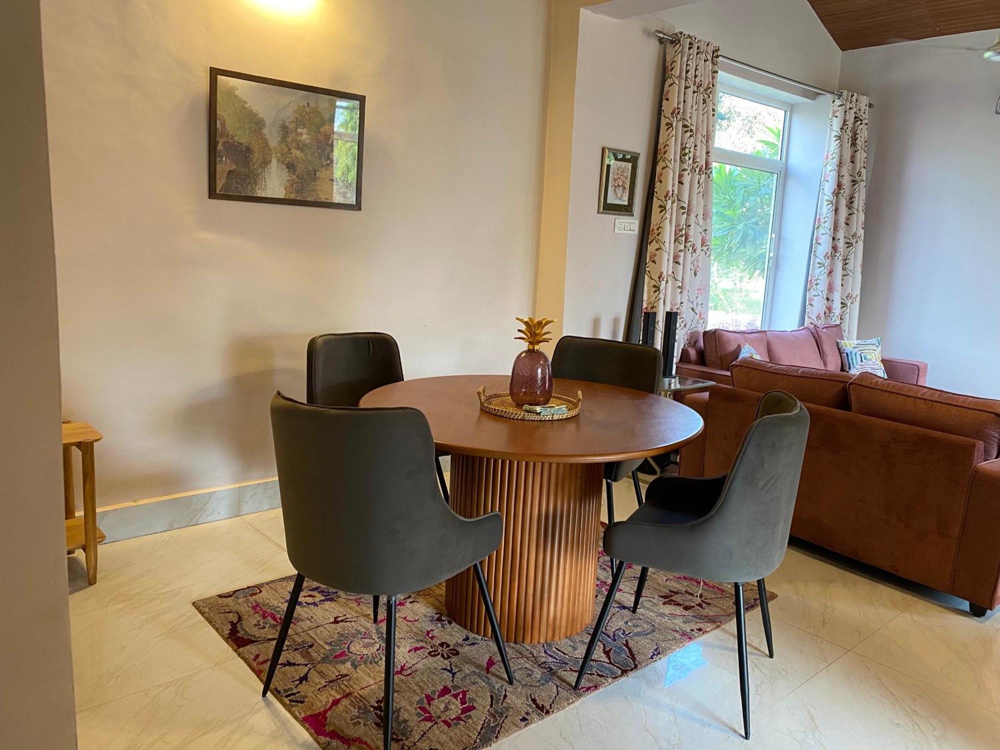 Orchard At Sarai - Private Cottage, Large Lawn, & Pet Friendly