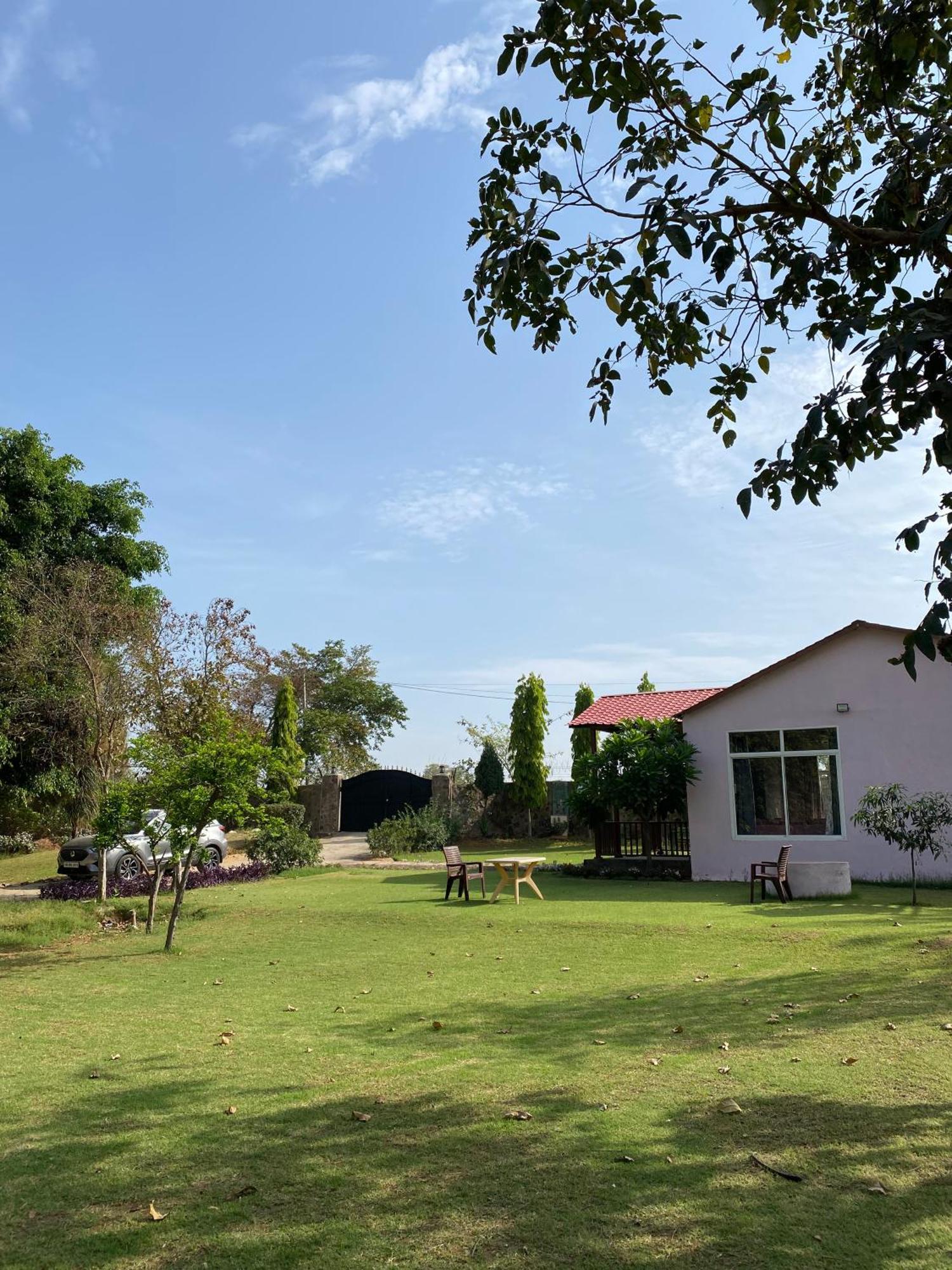 Orchard At Sarai - Private Cottage, Large Lawn, & Pet Friendly *