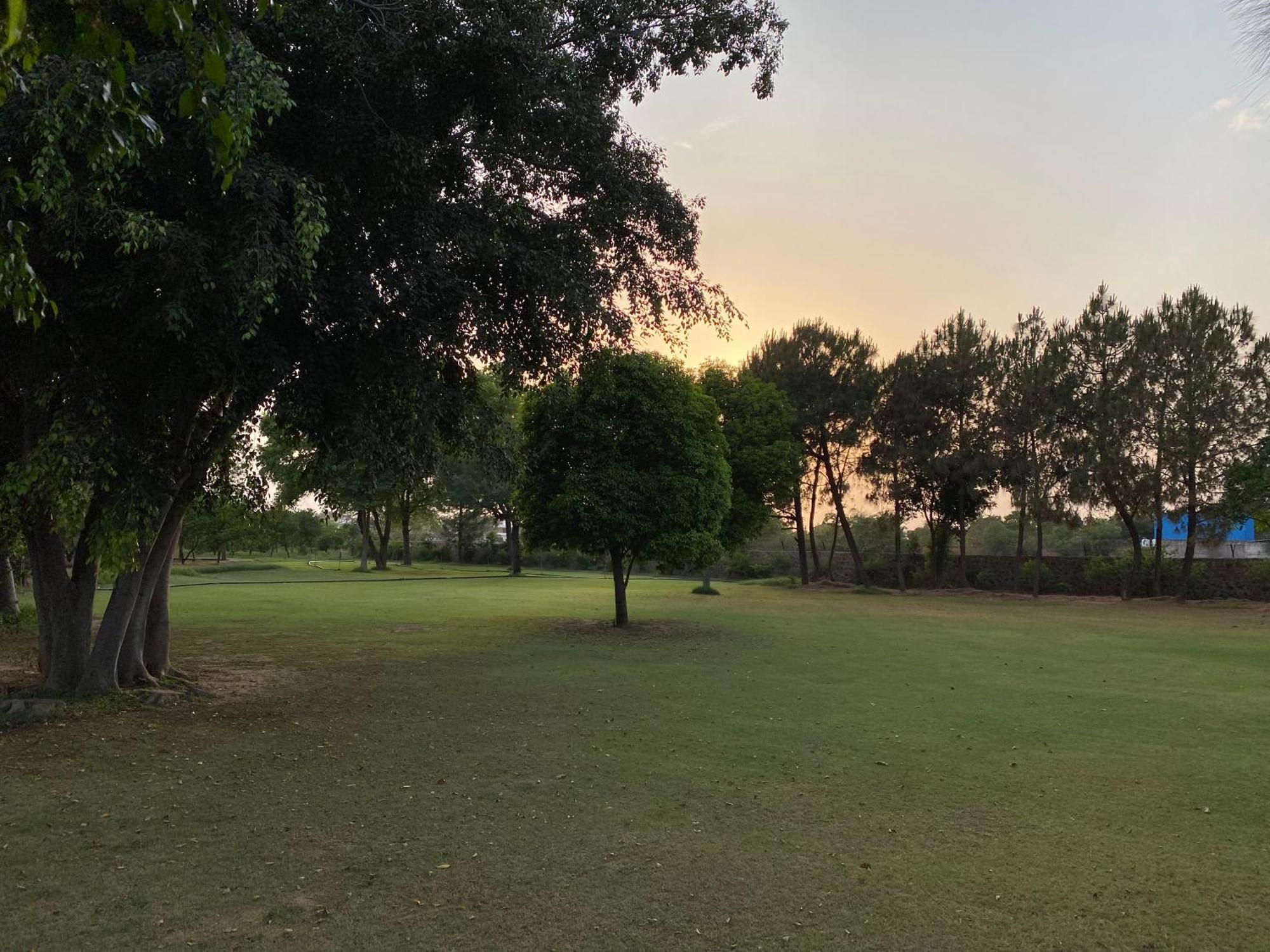 Orchard At Sarai - Private Cottage, Large Lawn, & Pet Friendly * Gurgaon
