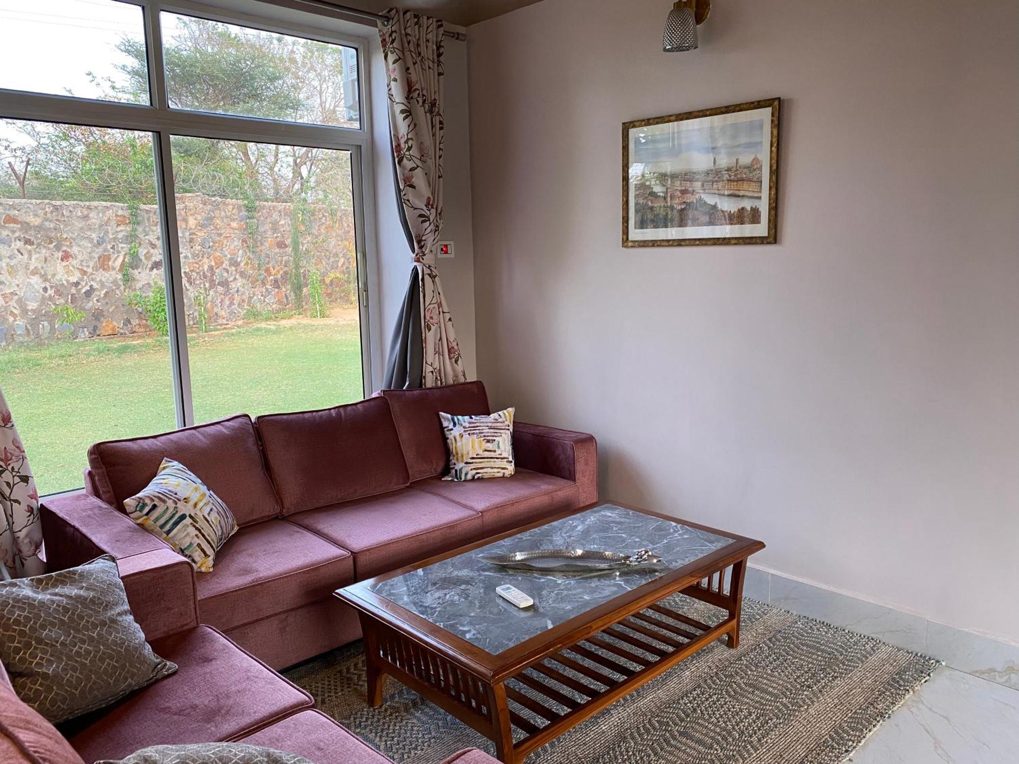 Orchard At Sarai - Private Cottage, Large Lawn, & Pet Friendly