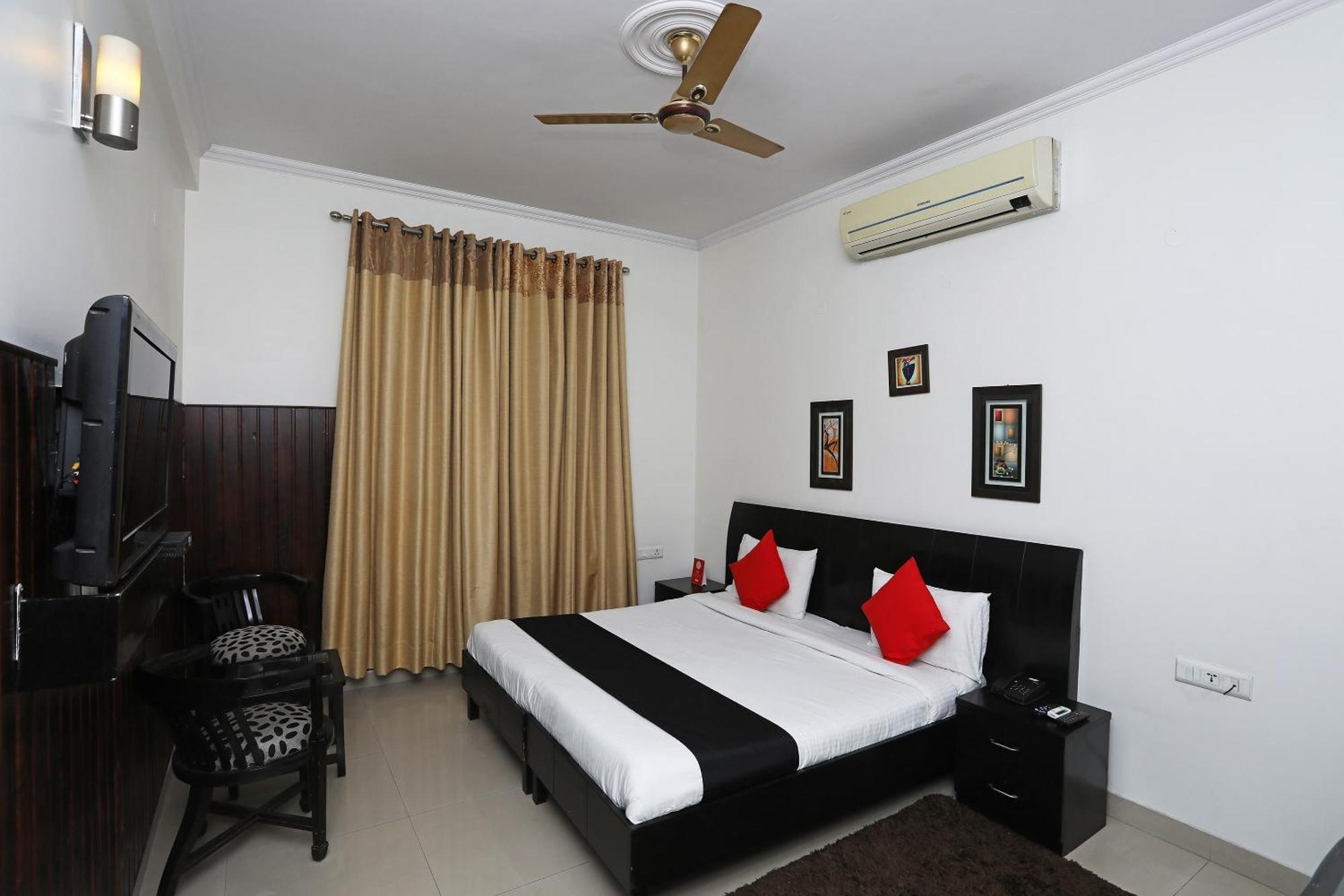 Capital O 7302 The Huespedes Hotel 3*