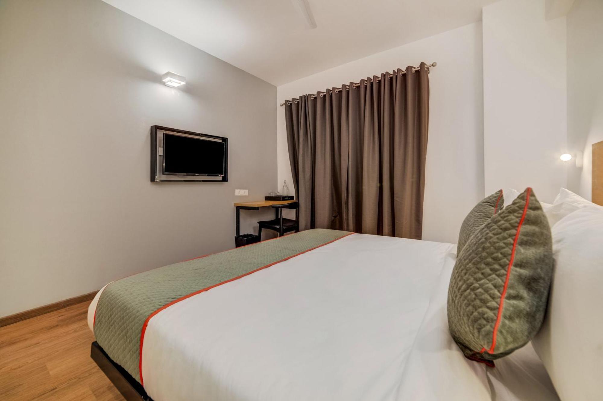 Townhouse Golf Course Road Hotel 4*