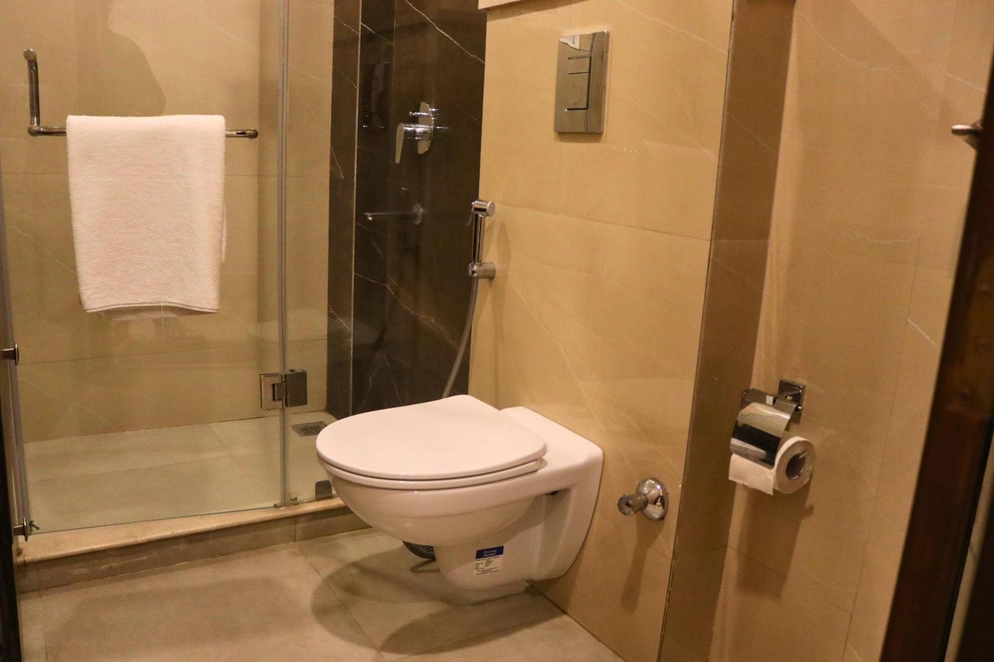 Ava And Corporate Golf Course Road, Hotel 3*