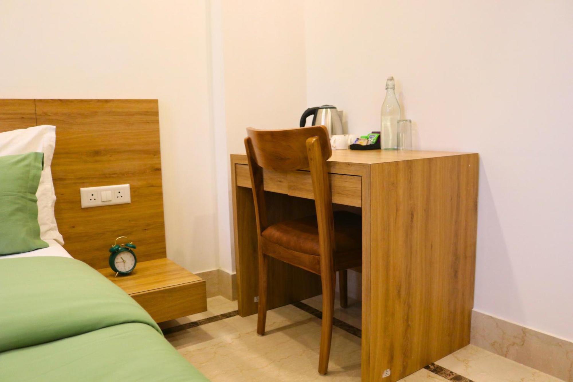 Ava And Corporate Golf Course Road, Hotel 3*