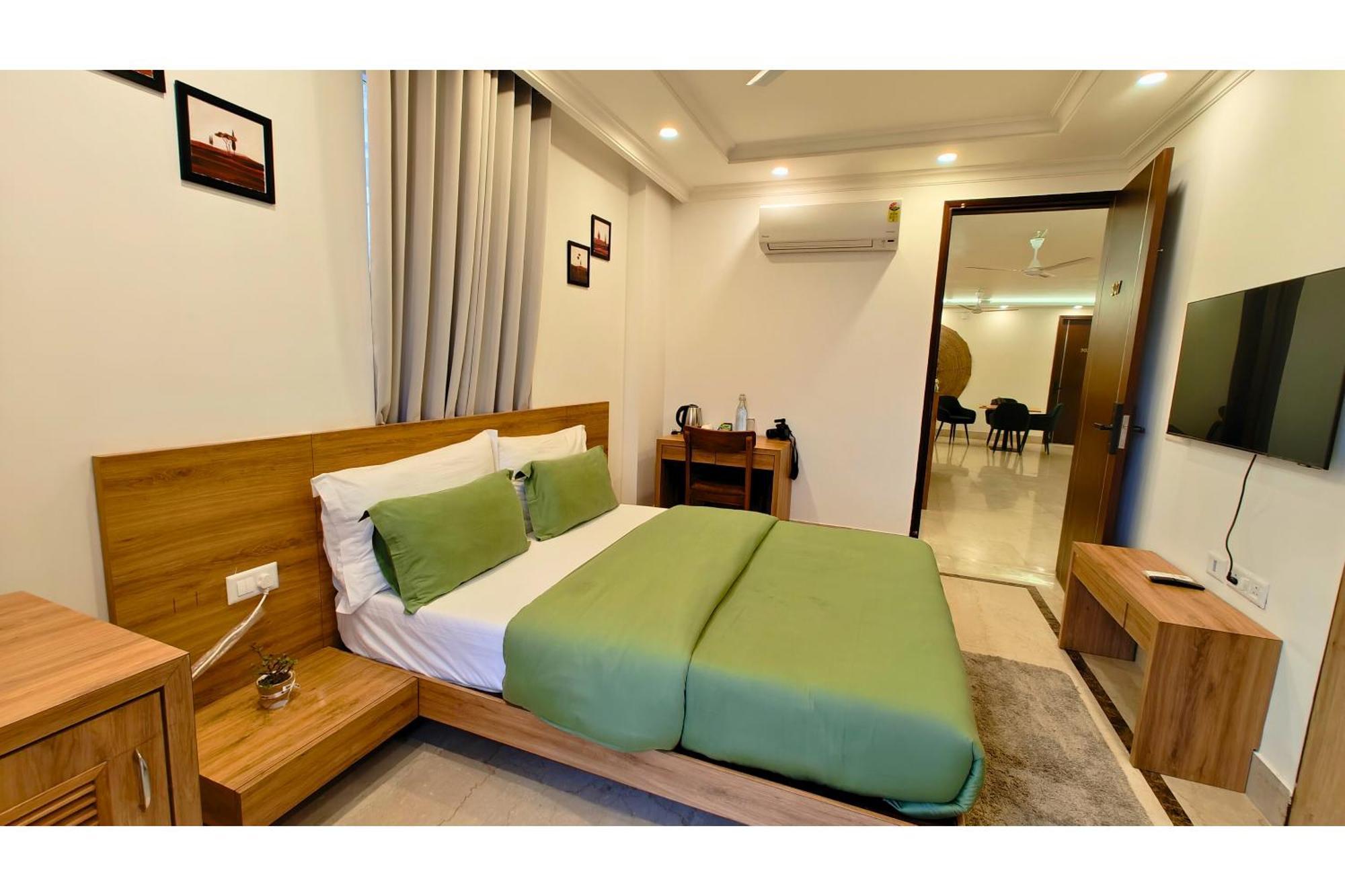 Ava And Corporate Golf Course Road, Hotel 3*