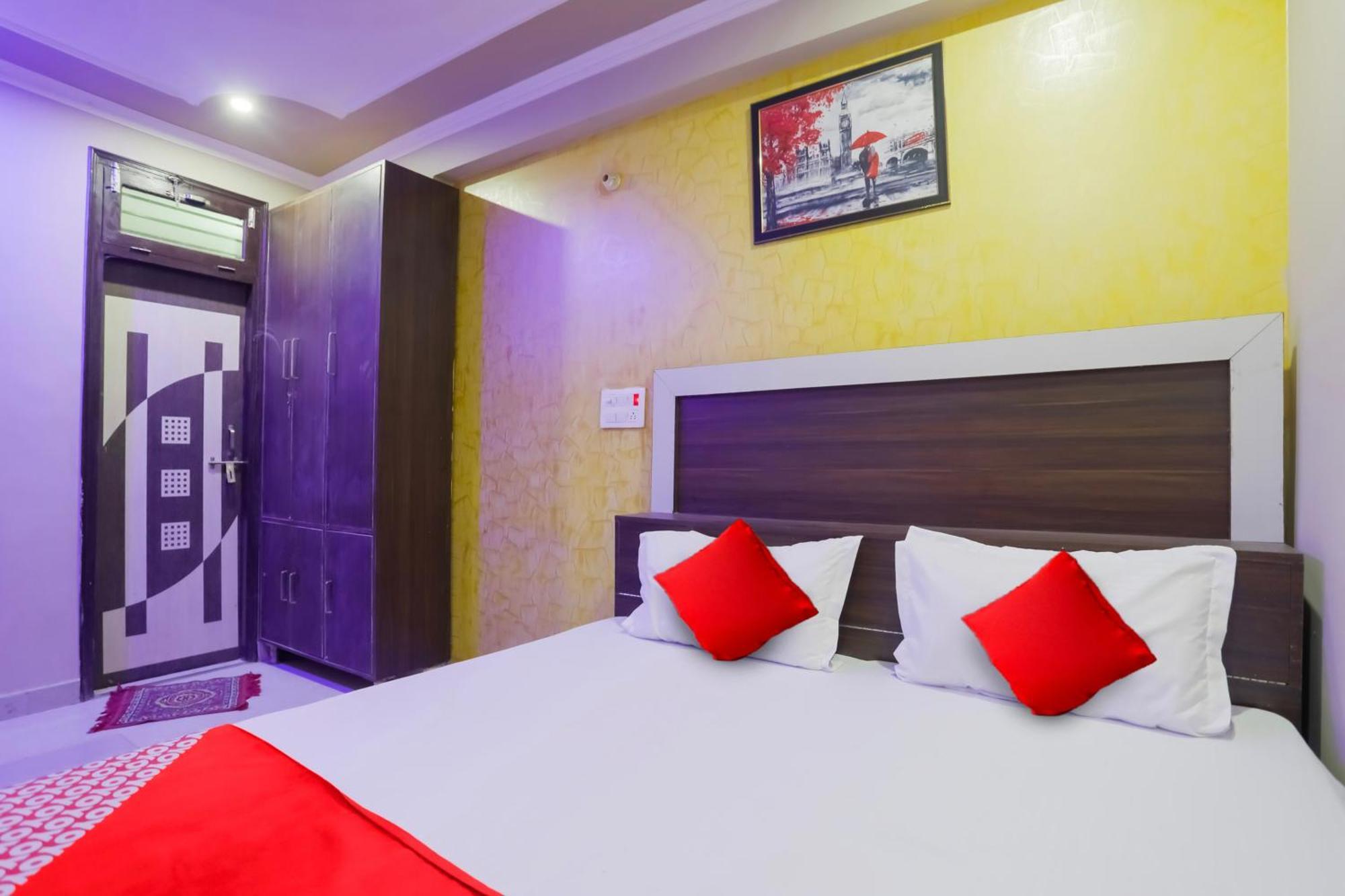 Hotel O The Moody Moon Residency Hotel 4*