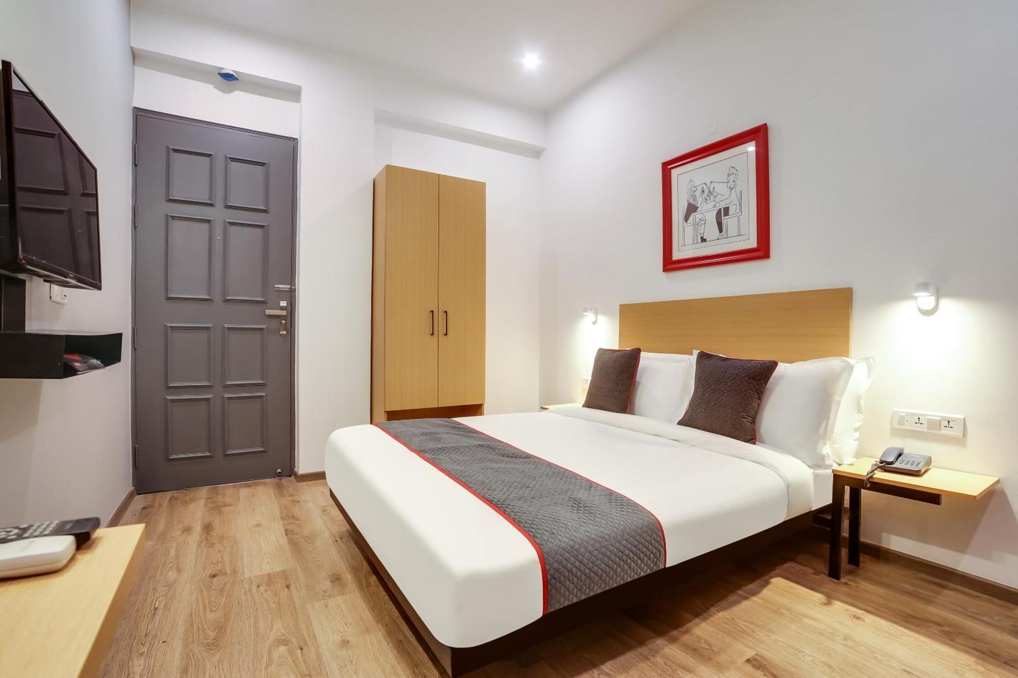 Townhouse Unitech Cyber Park Near Omaxe Celebration Mall