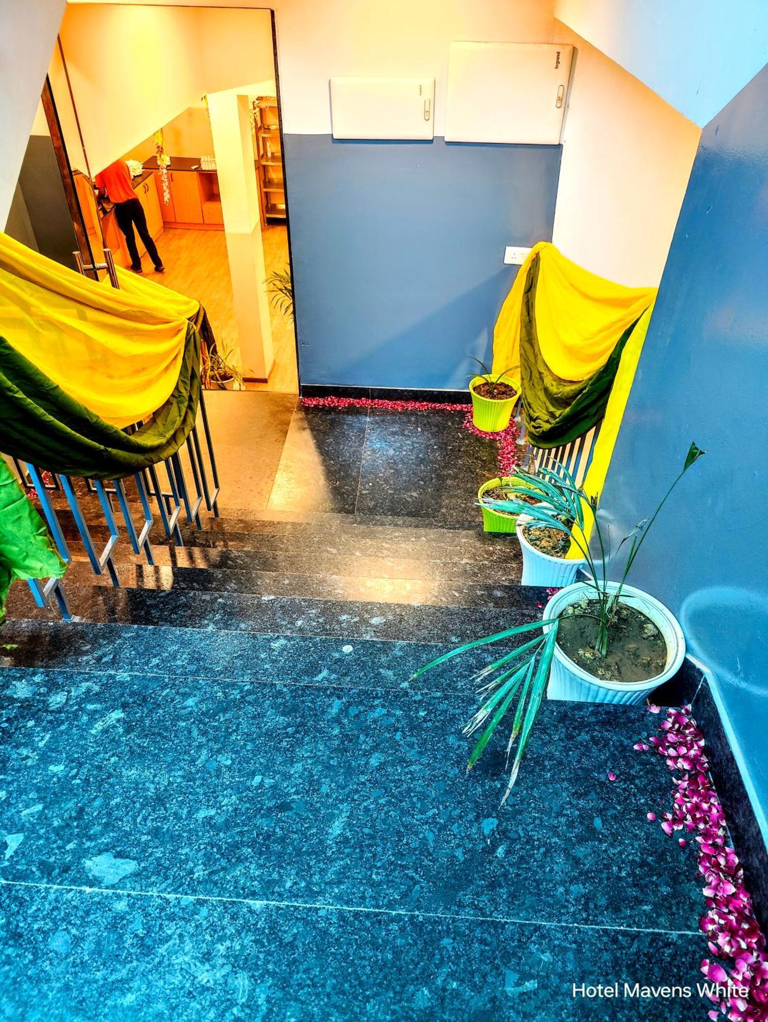 Hotel Mavens White Artemis Hospital Road Sector 52 Gurgaon