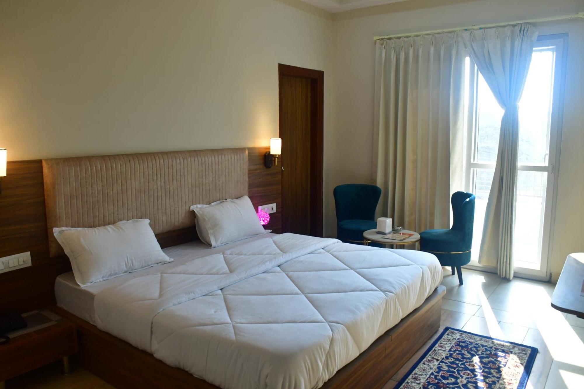 Sadabahar Regency Hotel 4*