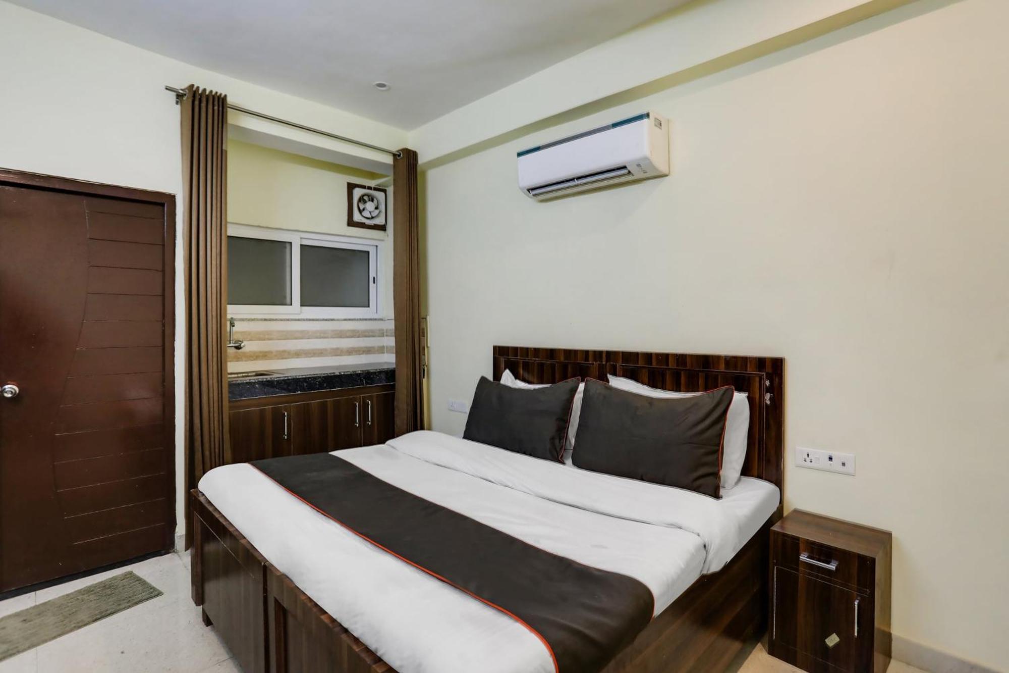 Hotel Collection O Mid Town Gurgaon